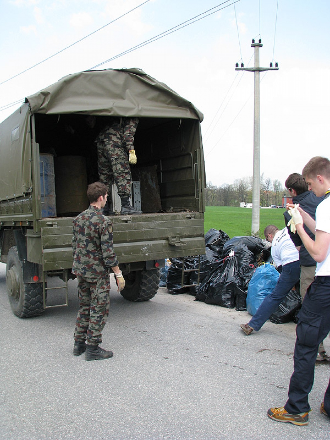 Ljubljana 5 je za akcijo Očistimo Slovenijo prevzela koordinacijo zbirnega mesta pri gradu Fužine. Glede na pogovore z organizatorji se nam je obetal nor dan z velikim številom prostovoljcem. In res je bil!
