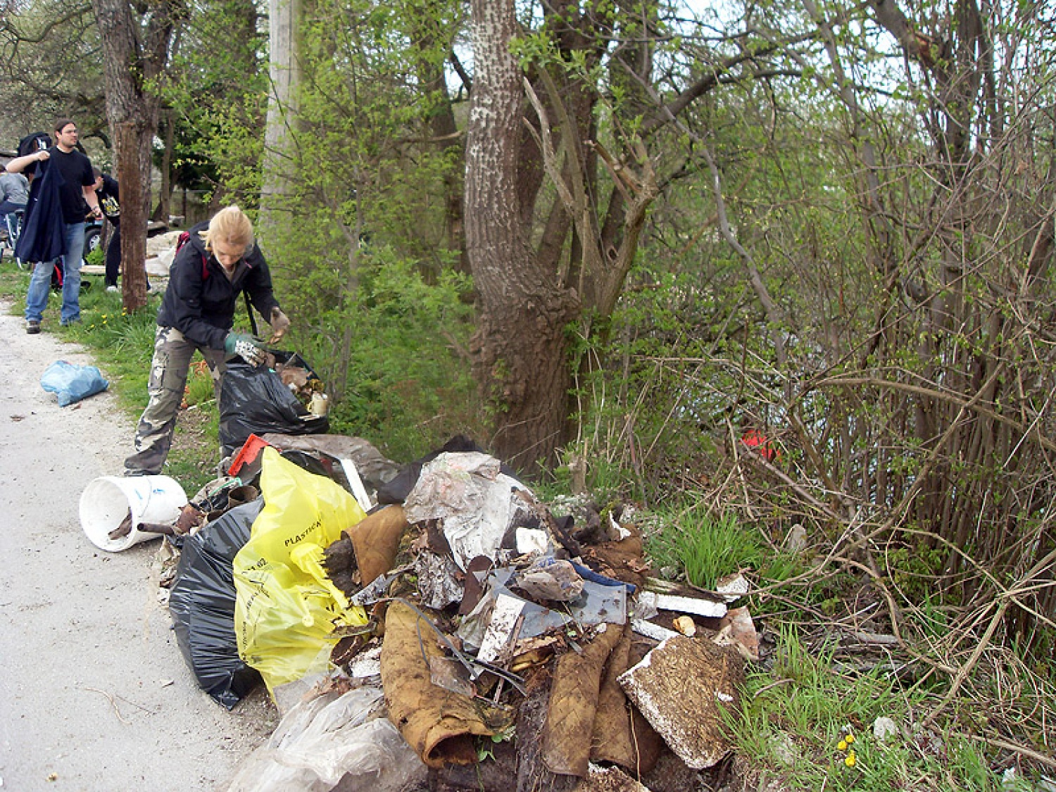 Ljubljana 5 je za akcijo Očistimo Slovenijo prevzela koordinacijo zbirnega mesta pri gradu Fužine. Glede na pogovore z organizatorji se nam je obetal nor dan z velikim številom prostovoljcem. In res je bil!