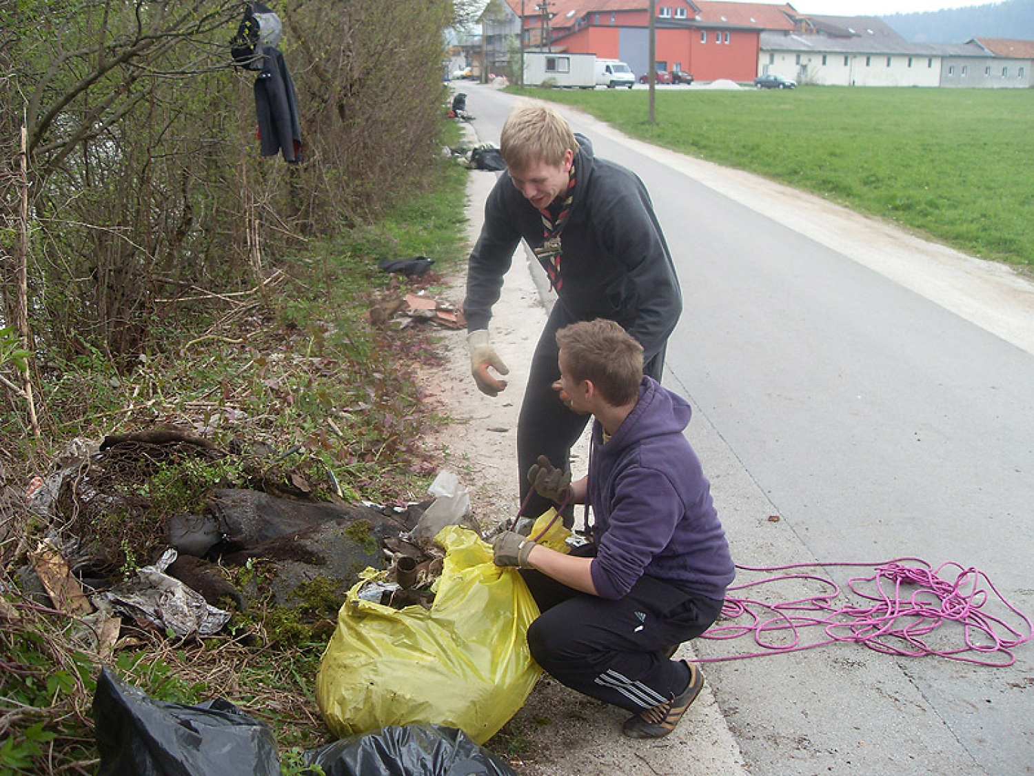Ljubljana 5 je za akcijo Očistimo Slovenijo prevzela koordinacijo zbirnega mesta pri gradu Fužine. Glede na pogovore z organizatorji se nam je obetal nor dan z velikim številom prostovoljcem. In res je bil!