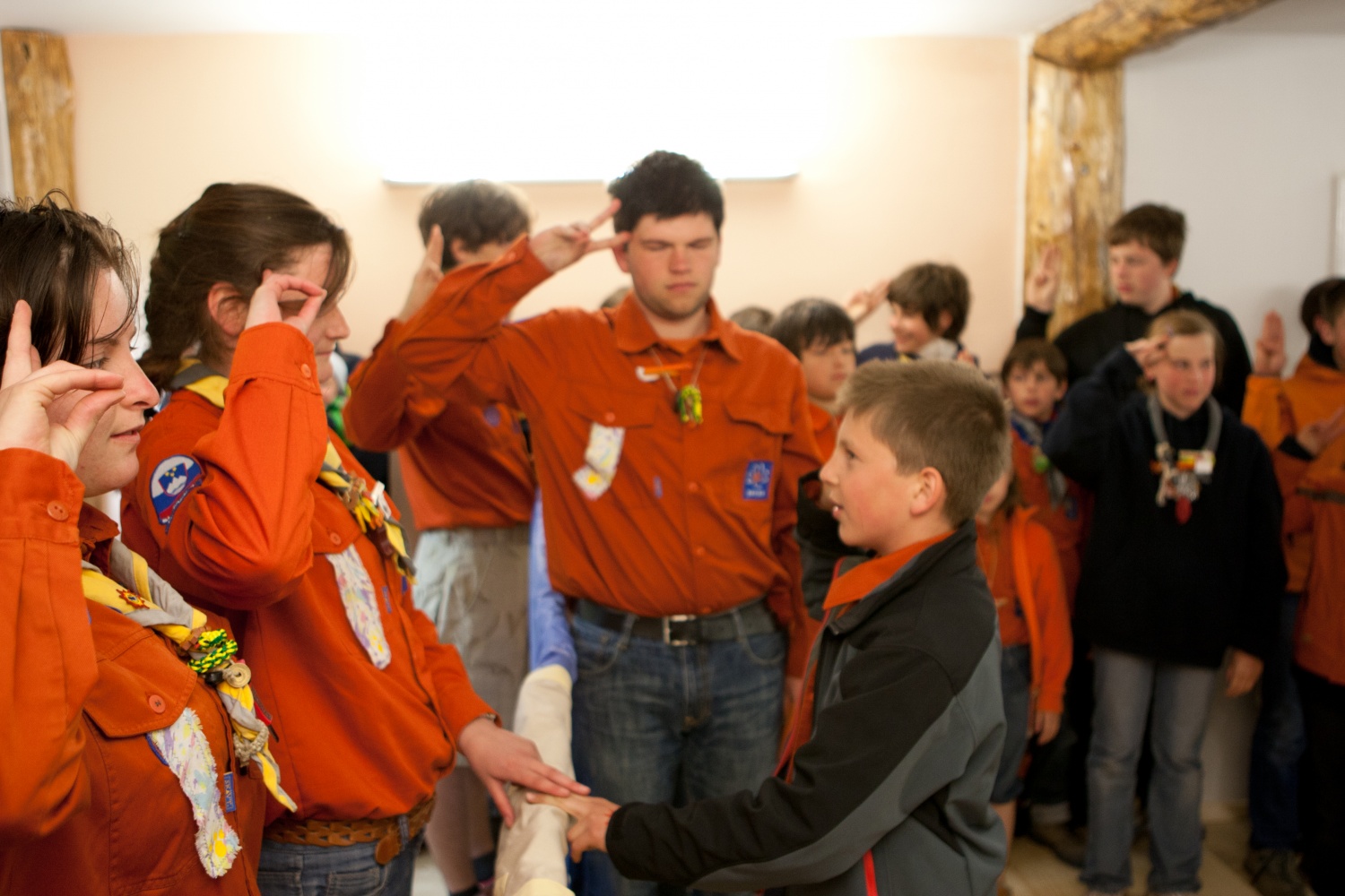 Bil je 7. maj 2011, ko se je steg Homških sončkov zbral, da bi odšel na jurjevanje. Naš dan se je začel z igro in molitvijo. Prišlo je dolgo vozilo z veliko sedeži in štirimi kolesi. Nanj smo dali svojo prtljago in sebe. In odpeljali smo se v Kočevski rog.