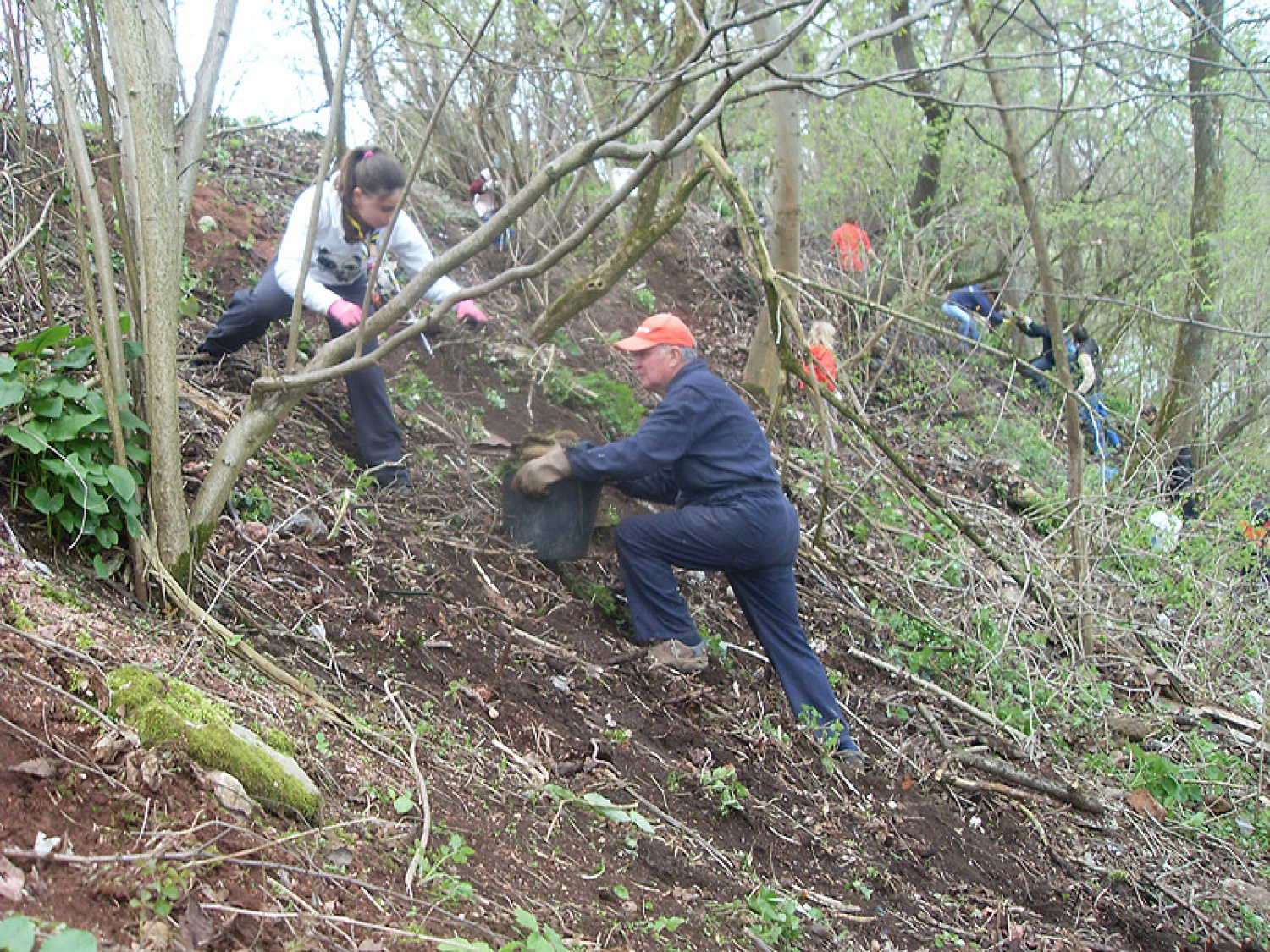 Ljubljana 5 je za akcijo Očistimo Slovenijo prevzela koordinacijo zbirnega mesta pri gradu Fužine. Glede na pogovore z organizatorji se nam je obetal nor dan z velikim številom prostovoljcem. In res je bil!