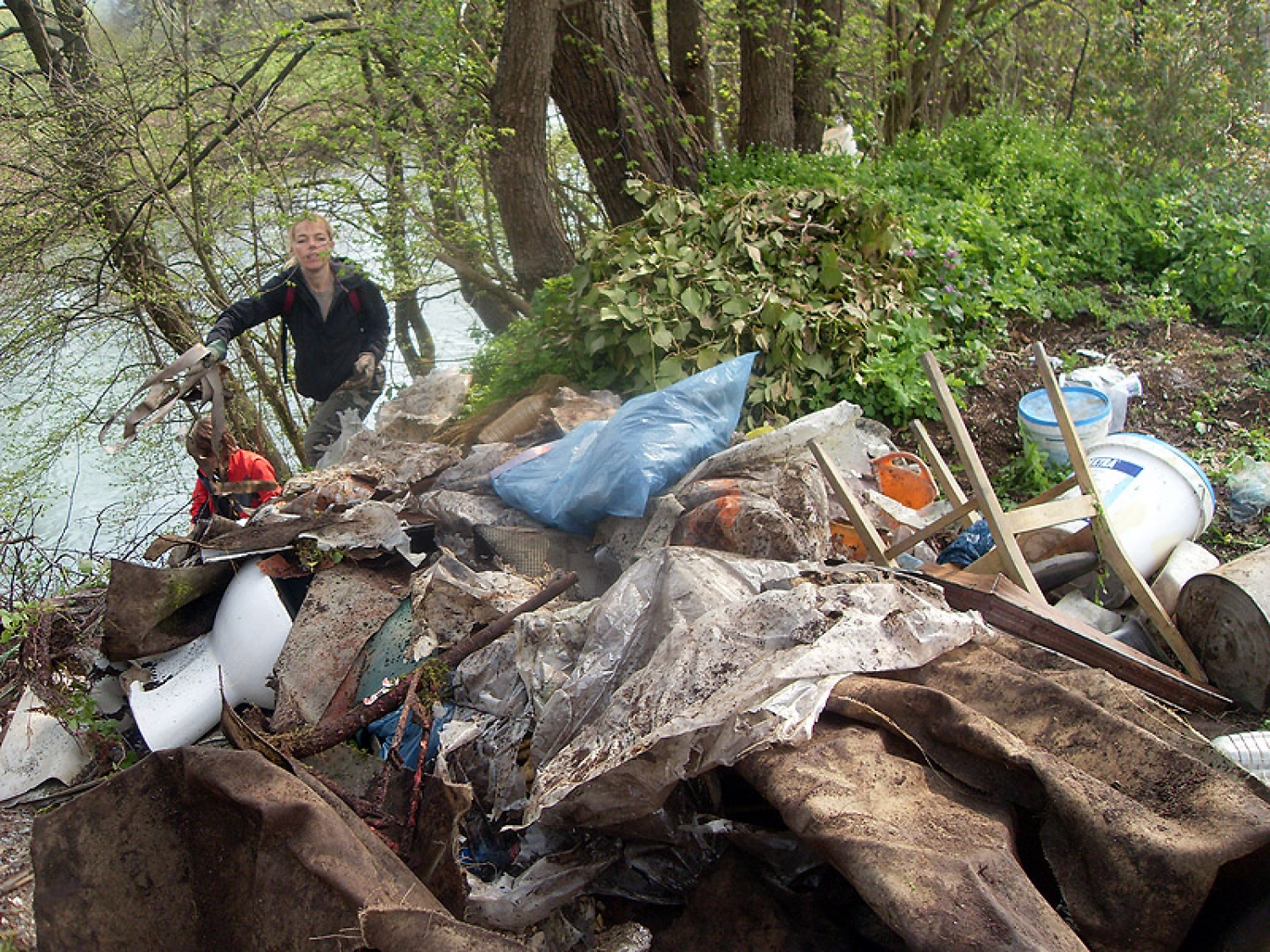 Ljubljana 5 je za akcijo Očistimo Slovenijo prevzela koordinacijo zbirnega mesta pri gradu Fužine. Glede na pogovore z organizatorji se nam je obetal nor dan z velikim številom prostovoljcem. In res je bil!