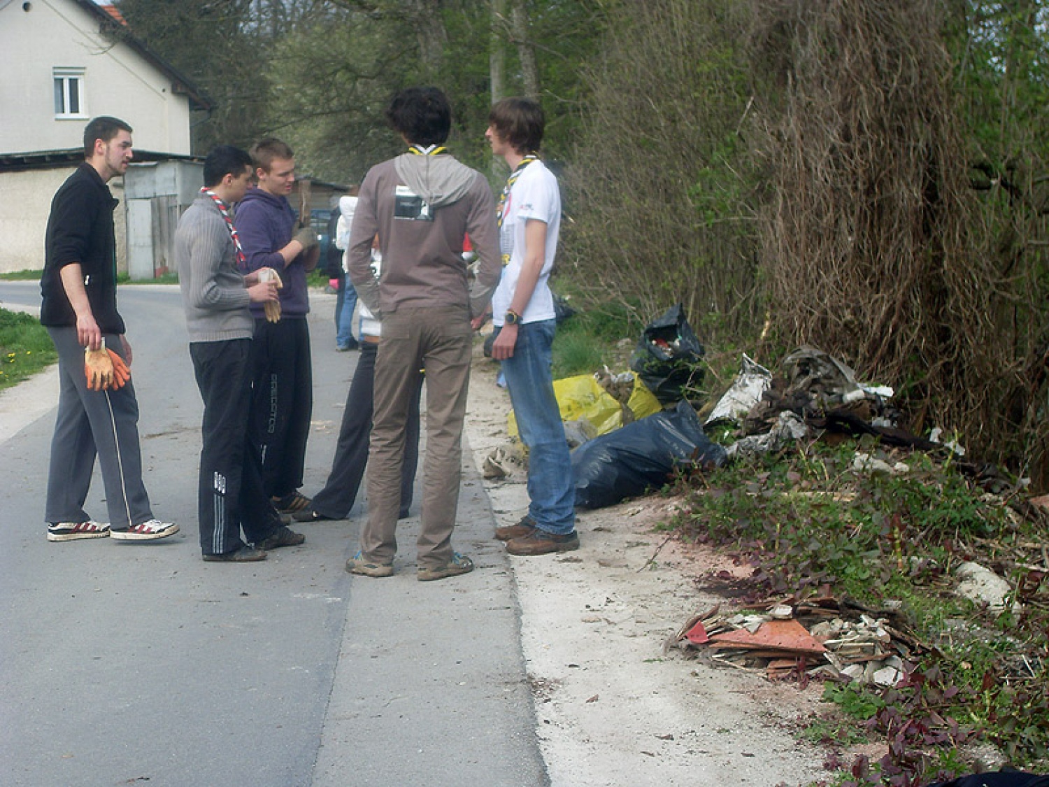 Ljubljana 5 je za akcijo Očistimo Slovenijo prevzela koordinacijo zbirnega mesta pri gradu Fužine. Glede na pogovore z organizatorji se nam je obetal nor dan z velikim številom prostovoljcem. In res je bil!