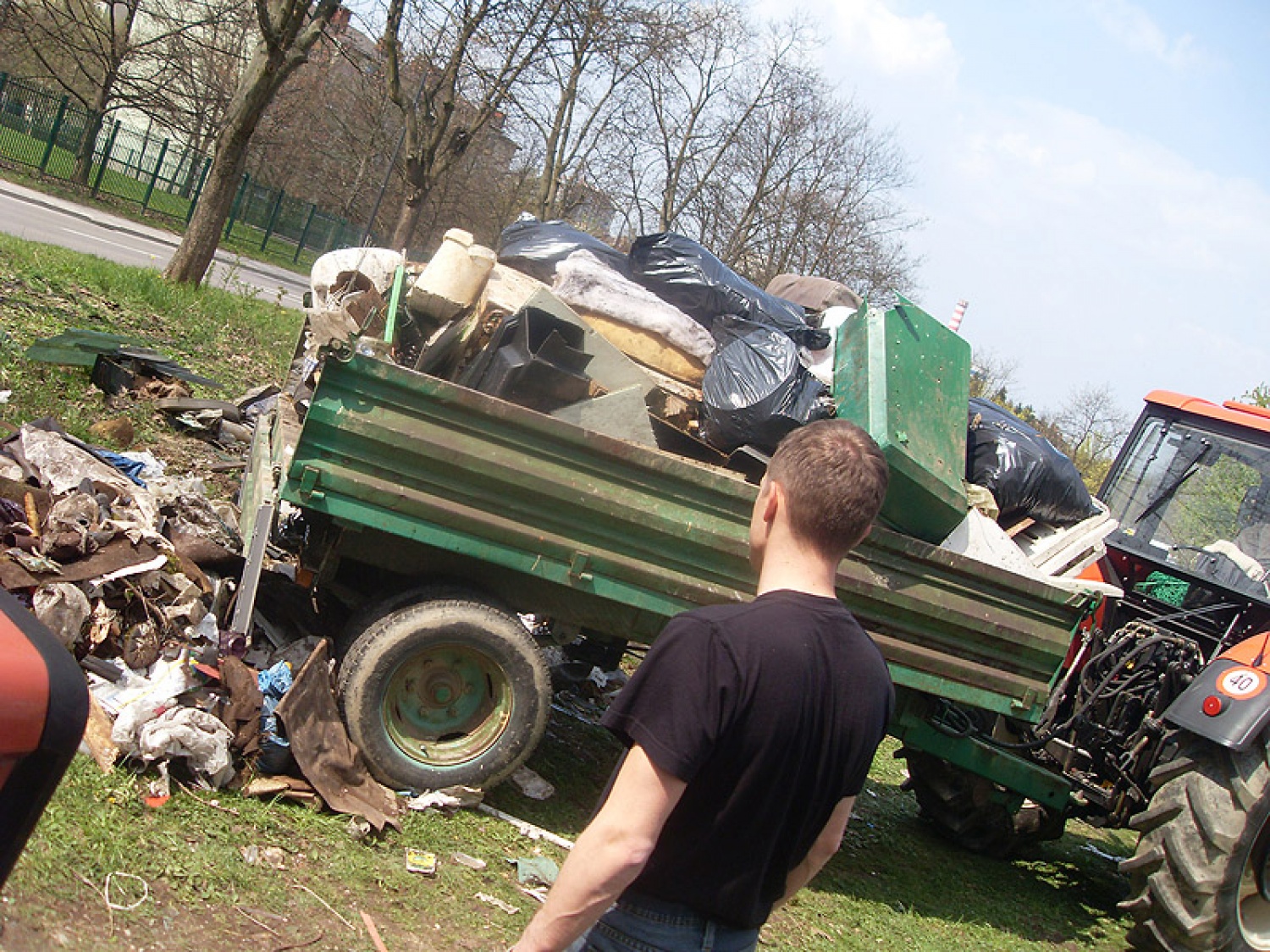 Ljubljana 5 je za akcijo Očistimo Slovenijo prevzela koordinacijo zbirnega mesta pri gradu Fužine. Glede na pogovore z organizatorji se nam je obetal nor dan z velikim številom prostovoljcem. In res je bil!