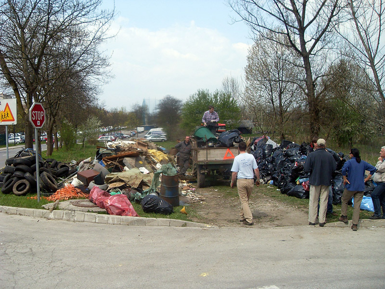 Ljubljana 5 je za akcijo Očistimo Slovenijo prevzela koordinacijo zbirnega mesta pri gradu Fužine. Glede na pogovore z organizatorji se nam je obetal nor dan z velikim številom prostovoljcem. In res je bil!