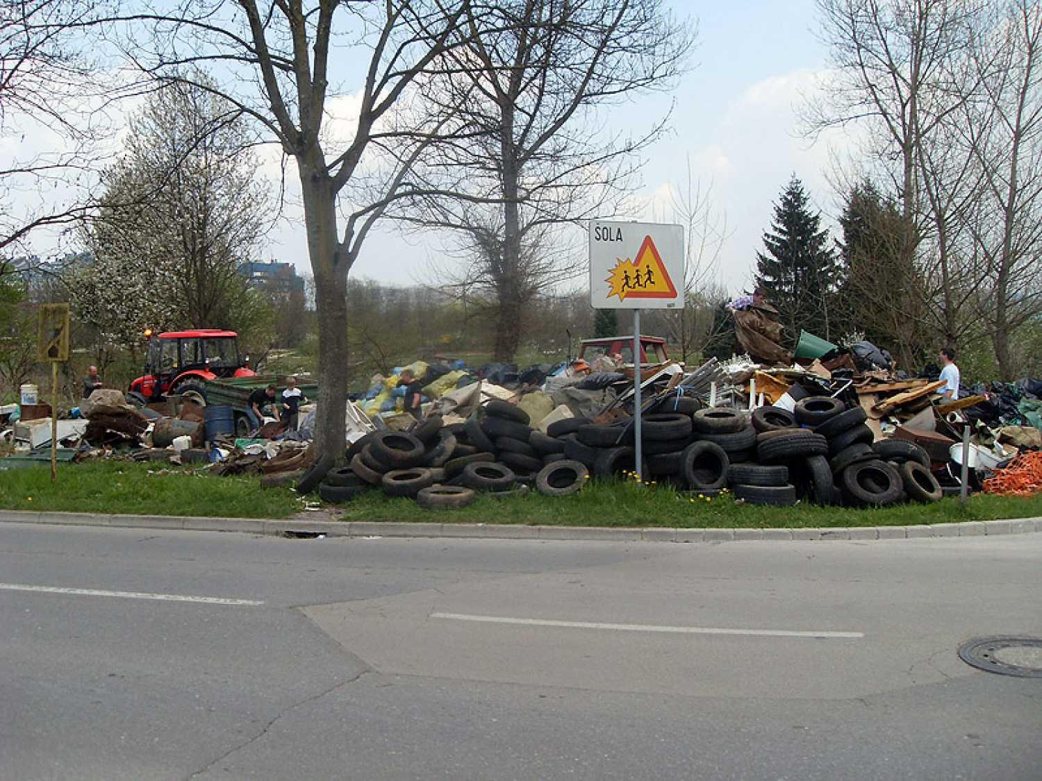 Ljubljana 5 je za akcijo Očistimo Slovenijo prevzela koordinacijo zbirnega mesta pri gradu Fužine. Glede na pogovore z organizatorji se nam je obetal nor dan z velikim številom prostovoljcem. In res je bil!