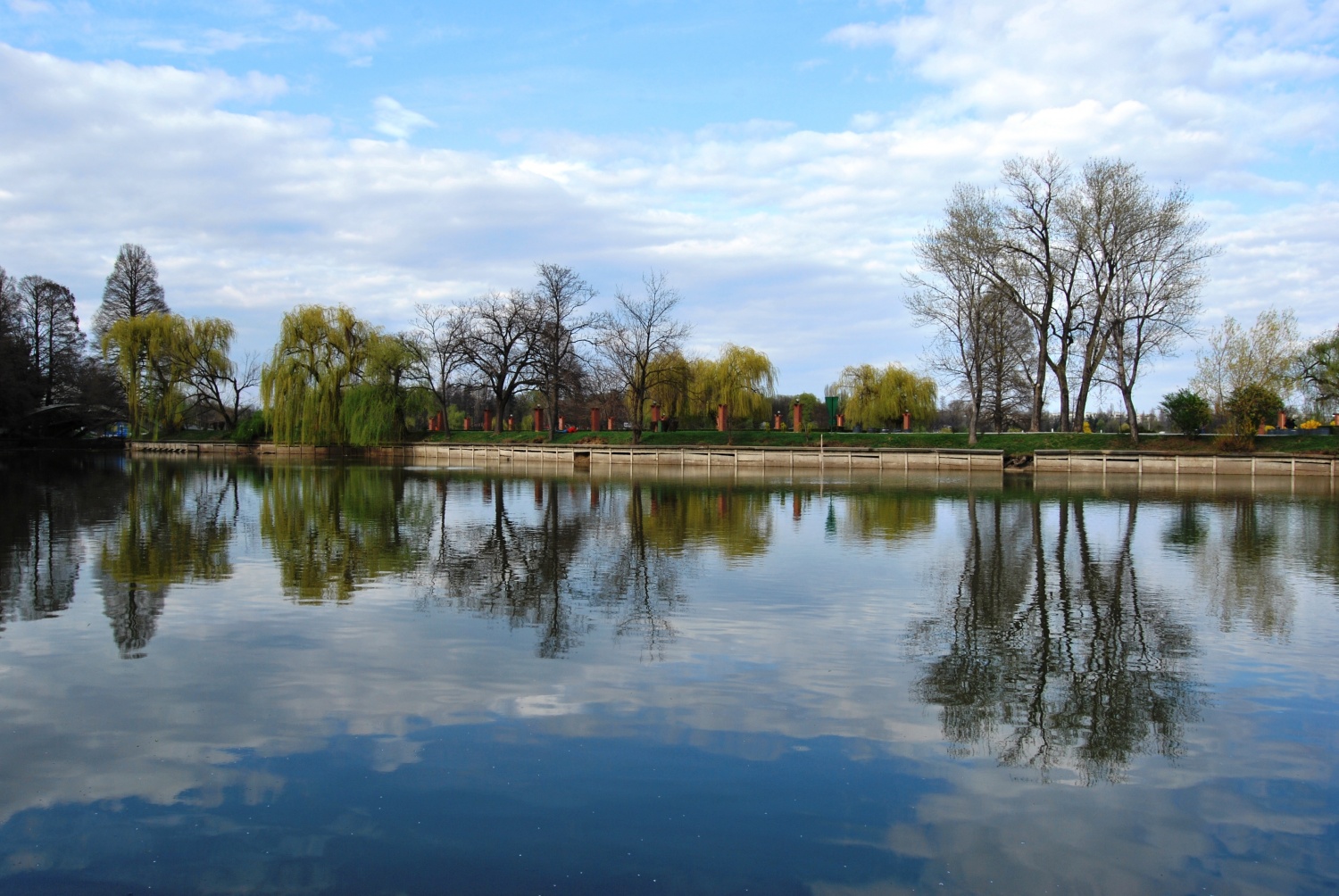Kaj je tvoja prva misel ob omembi Romunije? Pomisliš na grofa Drakulo? Slikovito transilvansko pokrajino? Ali pa mogoče na svetovno znano gimnastičarko Nadio Comăneci?