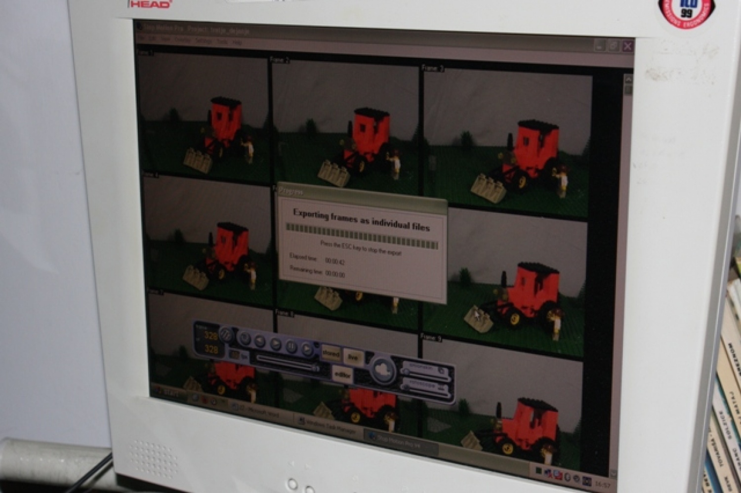 Klan Farovški zajci iz stega Ognjeviti delfin smo tudi letos sodelovali na skavtskem filmskem festivalu in prejeli nagrado za najboljši film.