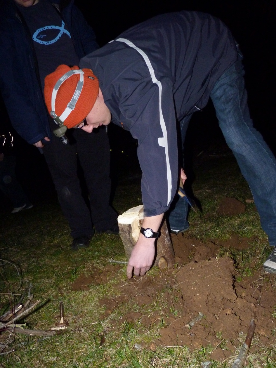 Kuhanje večerja na švedski bakli