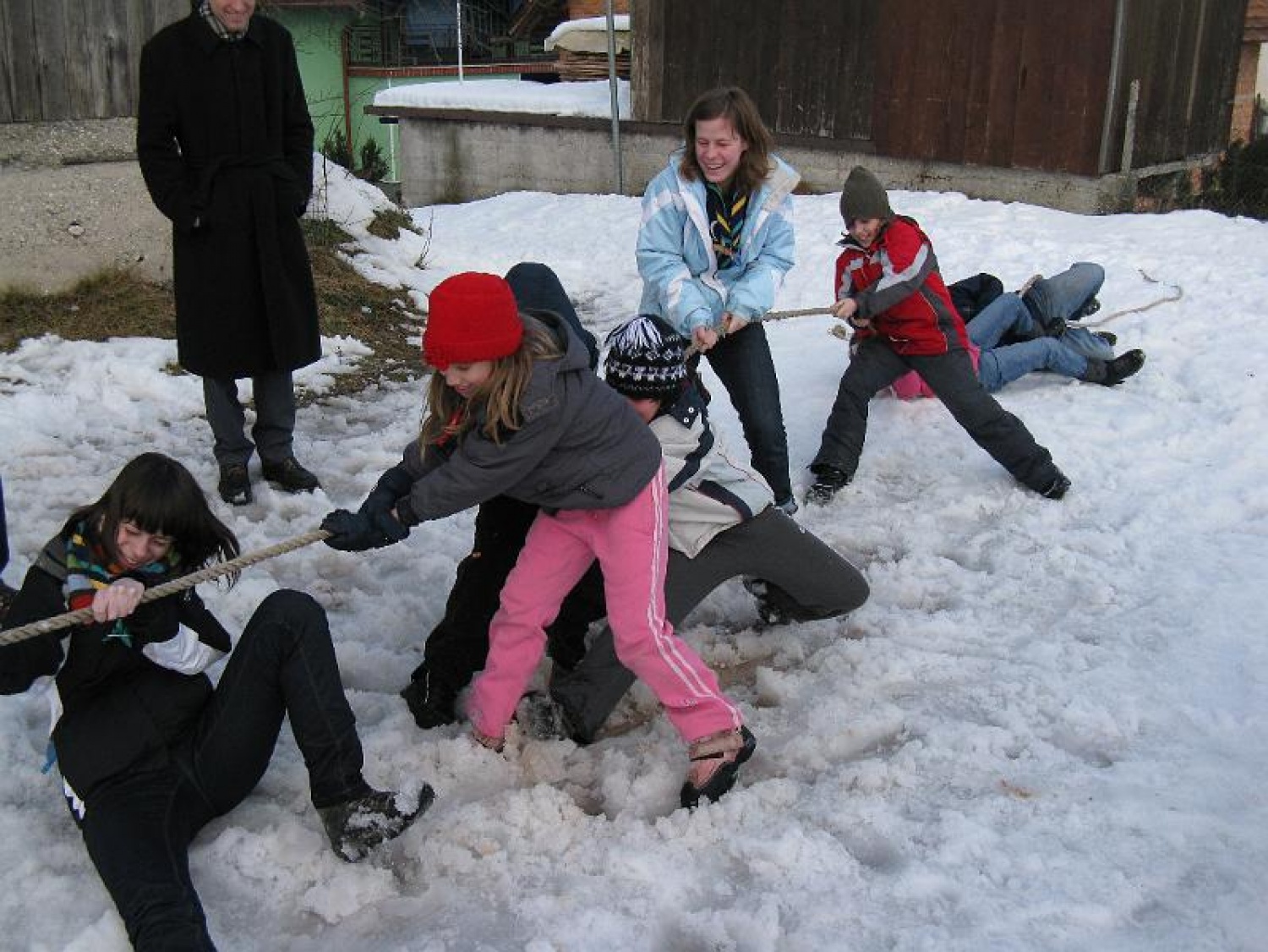 Od petka, 19.2., do ponedeljka, 22.2.2010, smo bili novomeški skavti na skupnem zimovanju. Odločili smo se, da se izstrelimo na planet Skavton v Vnanjih Goricah. Na tem planetu smo si poiskali zatočišče v Mavrični hiši. Od tod smo reševali Zemljo, tako da smo vsak dan spoznali enega od štirih glavnih elementov življenja.
