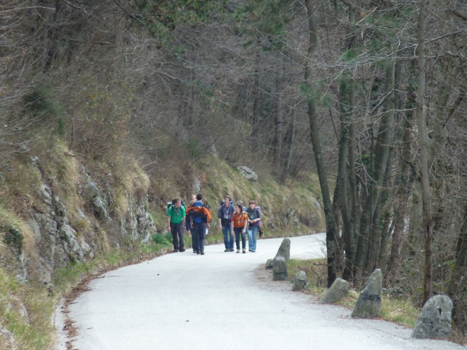 V sobotnem jutru, 19.3.2011, smo se številni voditelji (NO) PP iz vse Slovenije odpravili proti Kekcu nad Novo Gorico. Pričakalo nas je nasmejano vodstvo, nam postreglo z zajtrkom in nas že kar takoj poslalo na pot v 4 manjših skupinah.