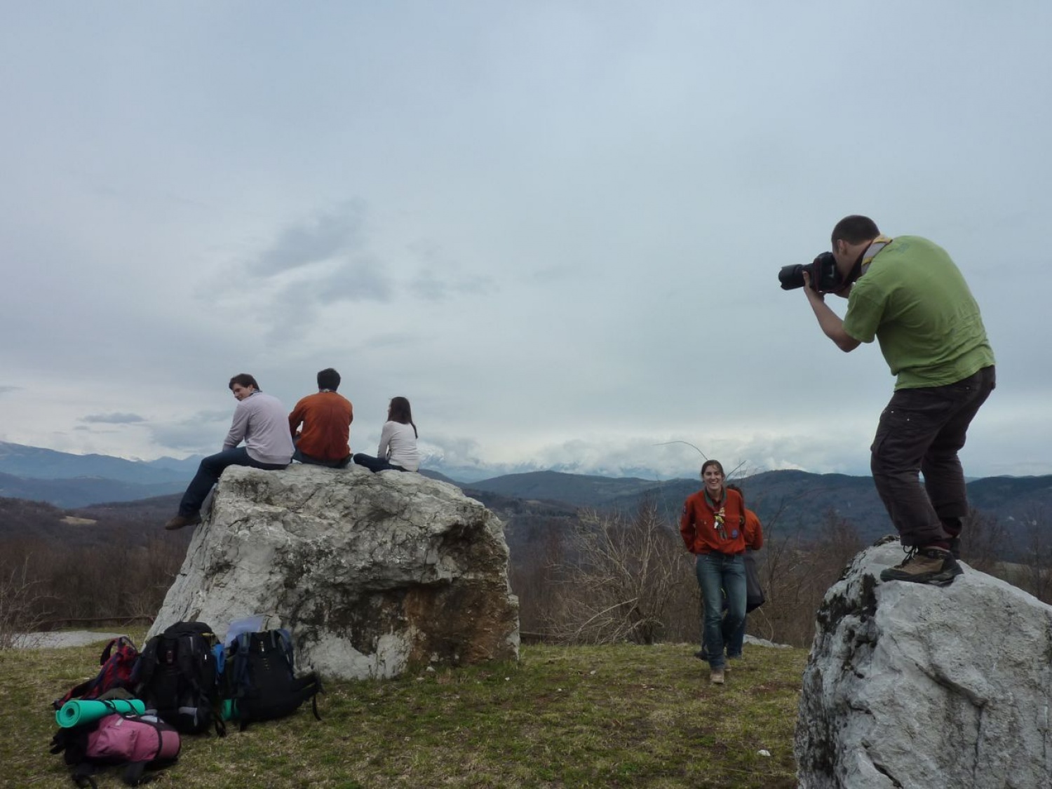 V sobotnem jutru, 19.3.2011, smo se številni voditelji (NO) PP iz vse Slovenije odpravili proti Kekcu nad Novo Gorico. Pričakalo nas je nasmejano vodstvo, nam postreglo z zajtrkom in nas že kar takoj poslalo na pot v 4 manjših skupinah.