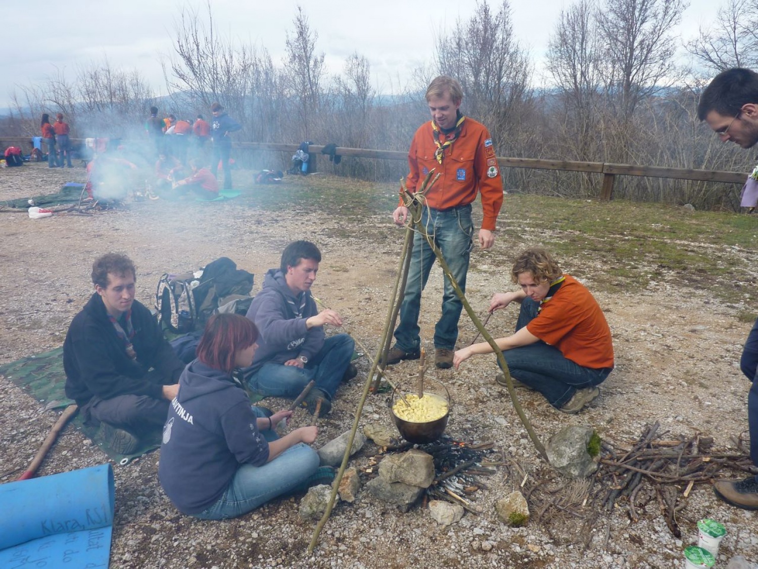 V sobotnem jutru, 19.3.2011, smo se številni voditelji (NO) PP iz vse Slovenije odpravili proti Kekcu nad Novo Gorico. Pričakalo nas je nasmejano vodstvo, nam postreglo z zajtrkom in nas že kar takoj poslalo na pot v 4 manjših skupinah.