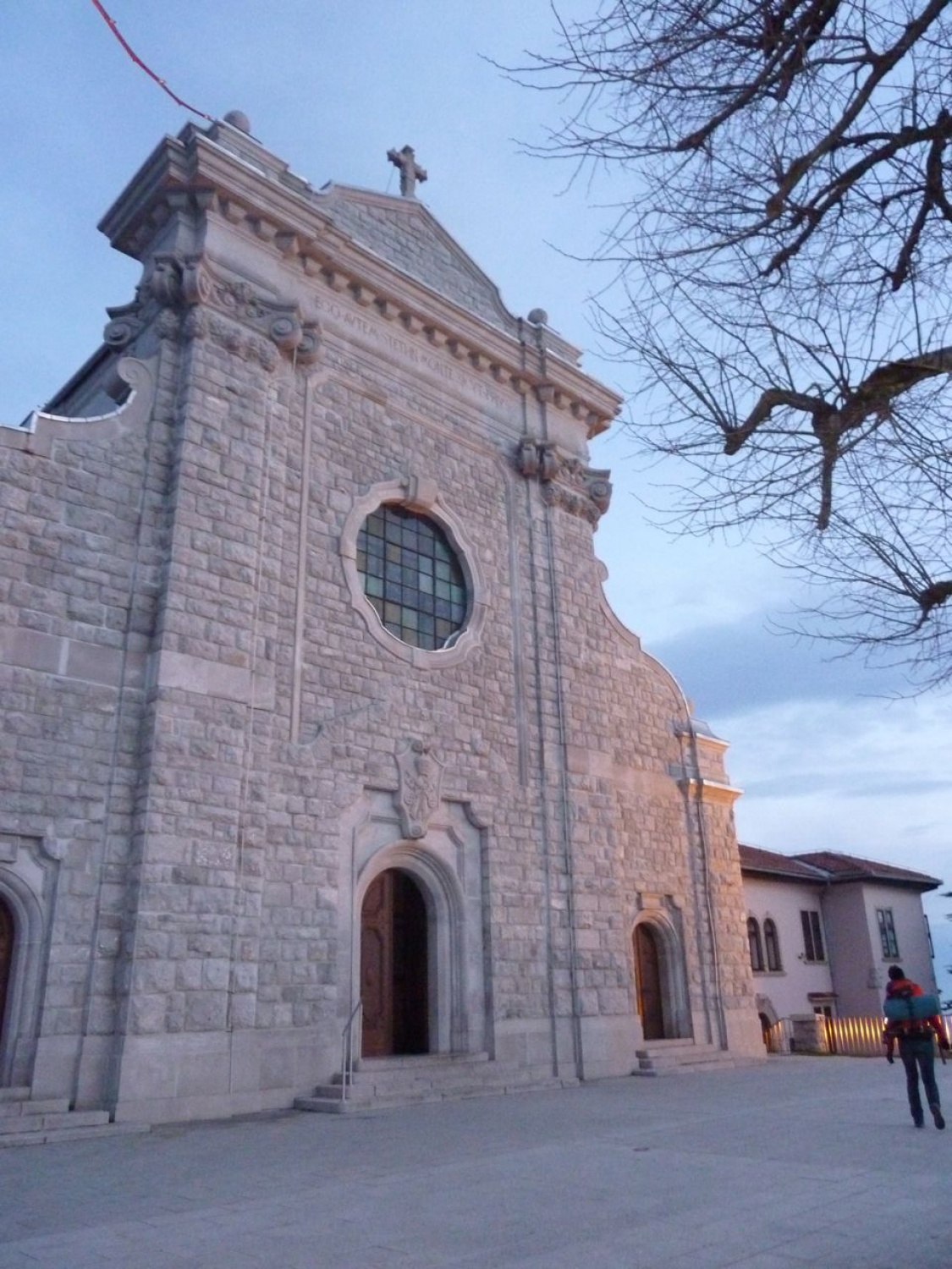 V sobotnem jutru, 19.3.2011, smo se številni voditelji (NO) PP iz vse Slovenije odpravili proti Kekcu nad Novo Gorico. Pričakalo nas je nasmejano vodstvo, nam postreglo z zajtrkom in nas že kar takoj poslalo na pot v 4 manjših skupinah.