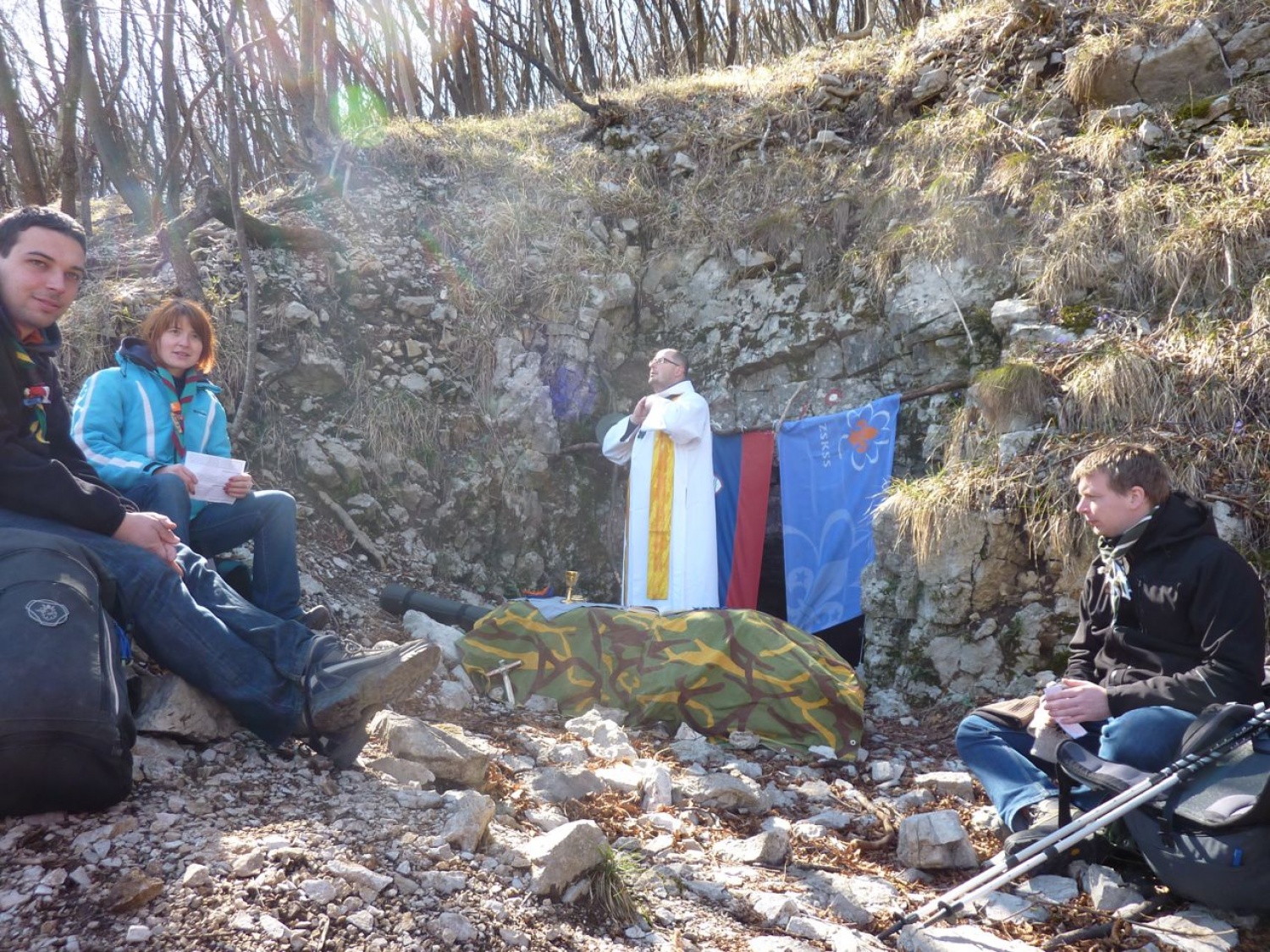 V sobotnem jutru, 19.3.2011, smo se številni voditelji (NO) PP iz vse Slovenije odpravili proti Kekcu nad Novo Gorico. Pričakalo nas je nasmejano vodstvo, nam postreglo z zajtrkom in nas že kar takoj poslalo na pot v 4 manjših skupinah.