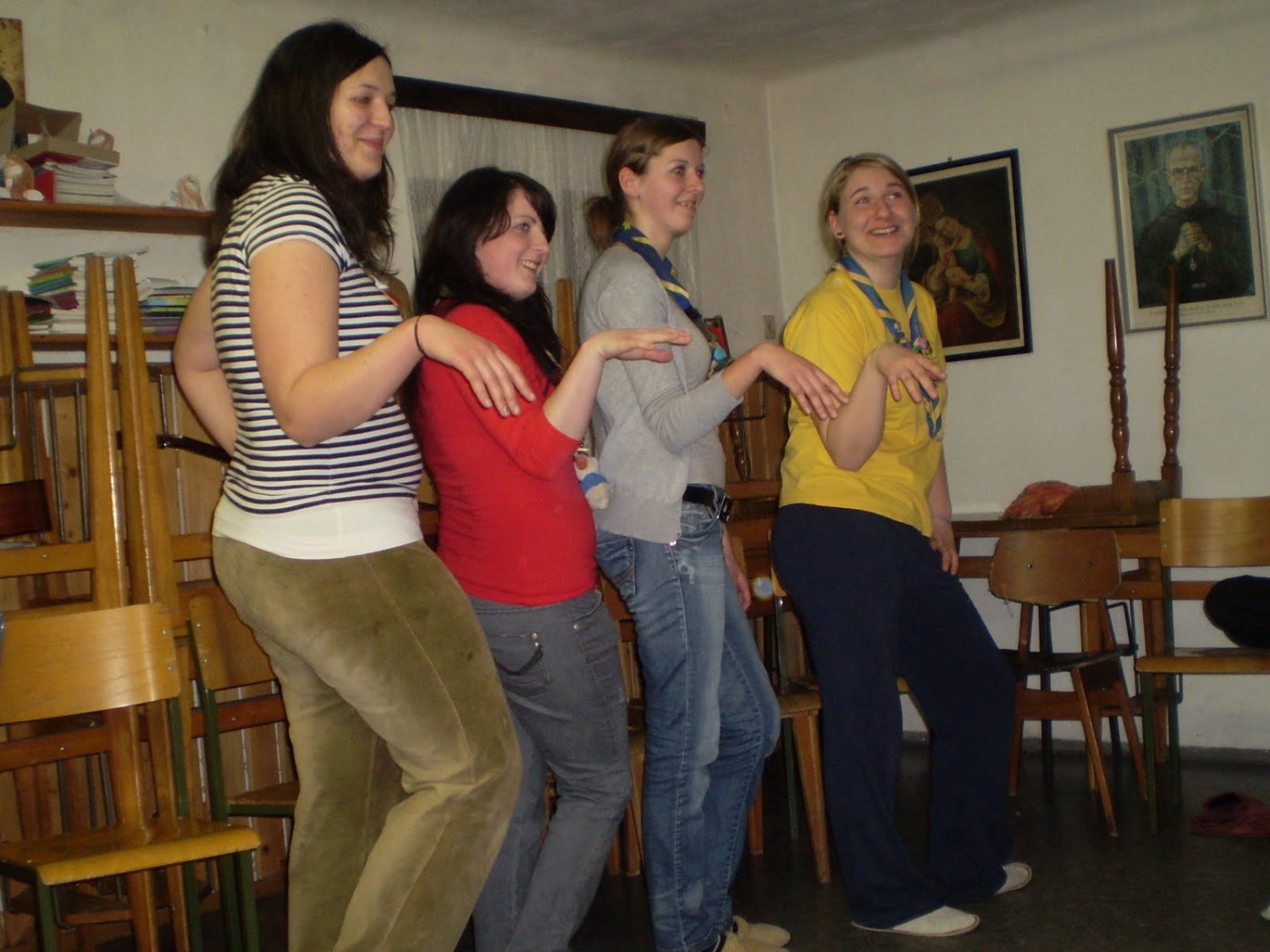 Živeti v džungli? Biti v mali šoli v džungli? Pa čeprav o volčičih in volkuljicah še nič ne veš? Pa saj zato pa je šola! Ja, med 24. in 27. februarjem smo bili mali šolarji življenja v džungli v Vnanjih Goricah!