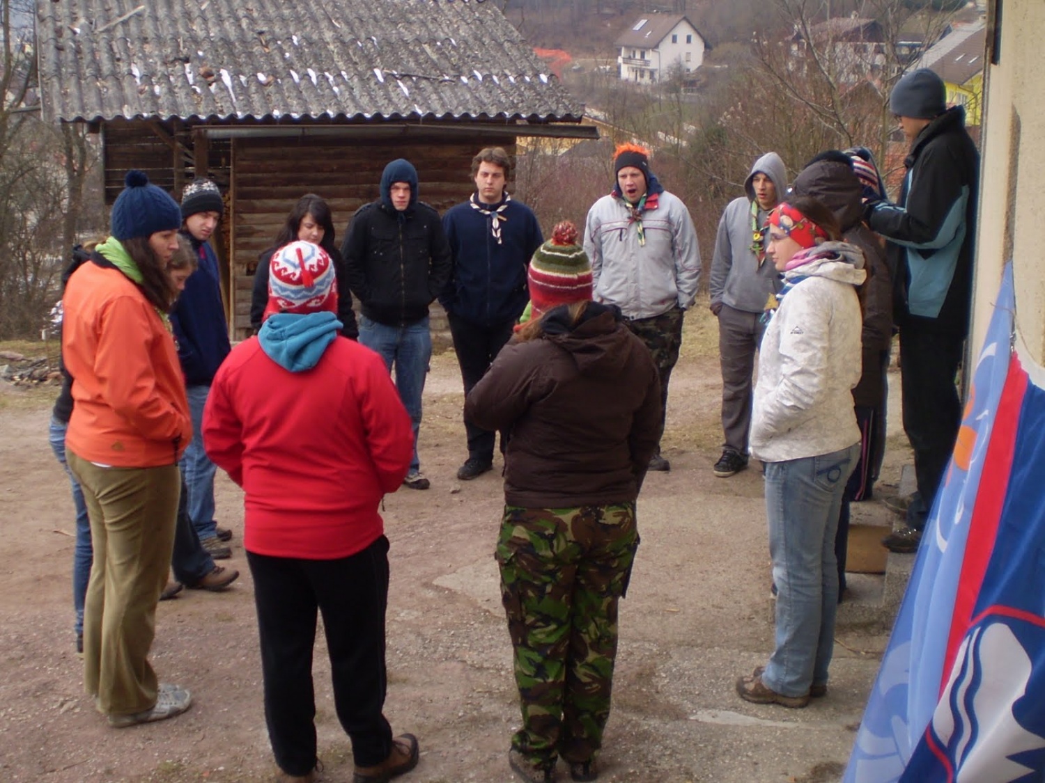 Živeti v džungli? Biti v mali šoli v džungli? Pa čeprav o volčičih in volkuljicah še nič ne veš? Pa saj zato pa je šola! Ja, med 24. in 27. februarjem smo bili mali šolarji življenja v džungli v Vnanjih Goricah!