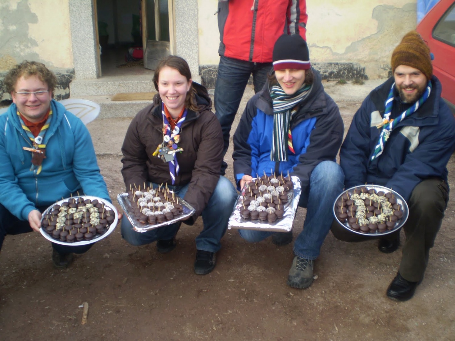 Živeti v džungli? Biti v mali šoli v džungli? Pa čeprav o volčičih in volkuljicah še nič ne veš? Pa saj zato pa je šola! Ja, med 24. in 27. februarjem smo bili mali šolarji življenja v džungli v Vnanjih Goricah!