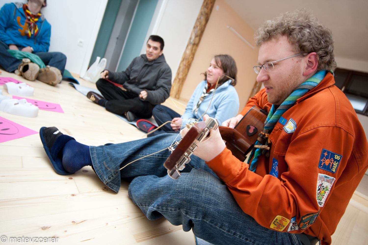 Voditelji ljubljanske regije smo se v preteklem vikendu zbrali na duhovnih vajah v Kočevskem rogu. Duhovni asistent Urban Lesjak je z zgodbami, nagovori, razlagami, izzivi in igrami vodil 15 skavtov prek pusta do posta.