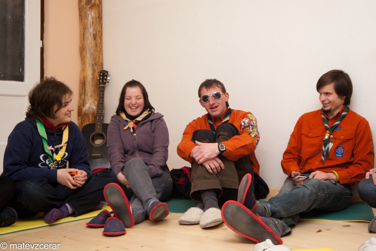 Voditelji ljubljanske regije smo se v preteklem vikendu zbrali na duhovnih vajah v Kočevskem rogu. Duhovni asistent Urban Lesjak je z zgodbami, nagovori, razlagami, izzivi in igrami vodil 15 skavtov prek pusta do posta.