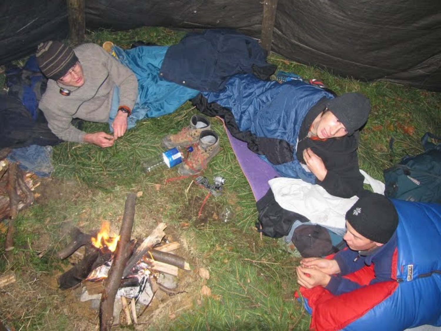 Vabilo na letošnji že 3. tradicionalni skavtski vikend preživetja v naravi – Prekaljene mačke se je glasil nekako tako: »Če te zanima, kako se skavti znajdemo v naravi z malo ali skoraj nič pripomočki, kako znamo v duhu 6. skavtskega zakona spoštljivo živeti z naravo, kako zmoremo jesti z jedilnika, ki nam ga ponuja narava, kako na prostem varno zakurimo ogenj, kako prespimo v gozdu,… oziroma bi rad v družbi prijateljev in čudovite narave ponovil in nadgradil vse te veščine, potem moraš priti!«