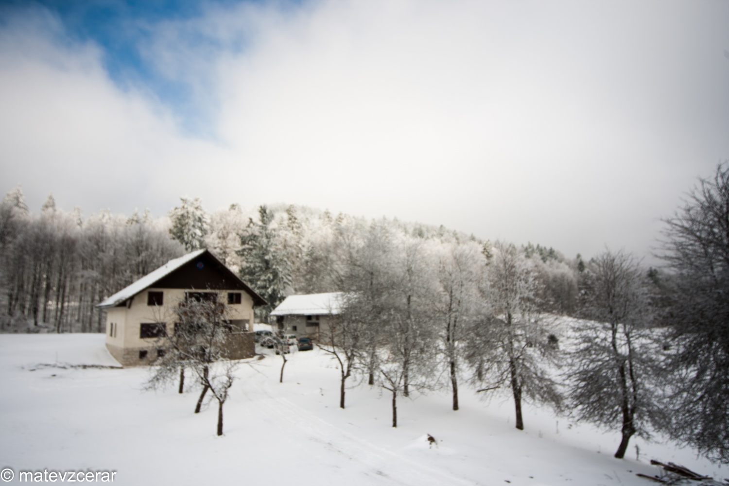 Voditelji ljubljanske regije smo se v preteklem vikendu zbrali na duhovnih vajah v Kočevskem rogu. Duhovni asistent Urban Lesjak je z zgodbami, nagovori, razlagami, izzivi in igrami vodil 15 skavtov prek pusta do posta.