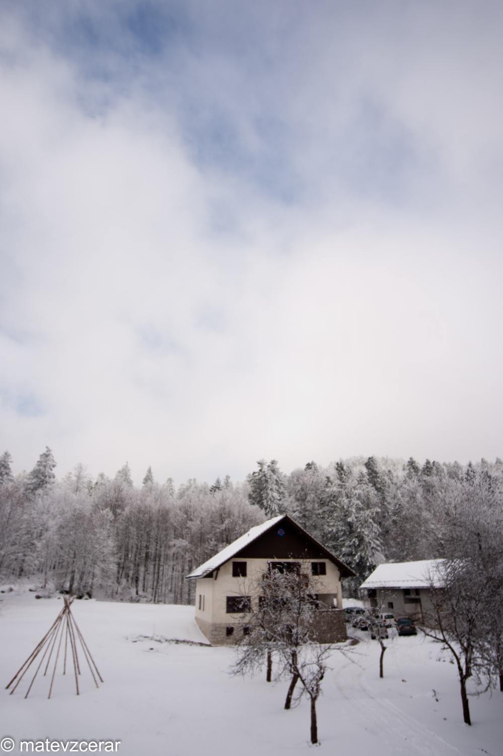 Voditelji ljubljanske regije smo se v preteklem vikendu zbrali na duhovnih vajah v Kočevskem rogu. Duhovni asistent Urban Lesjak je z zgodbami, nagovori, razlagami, izzivi in igrami vodil 15 skavtov prek pusta do posta.