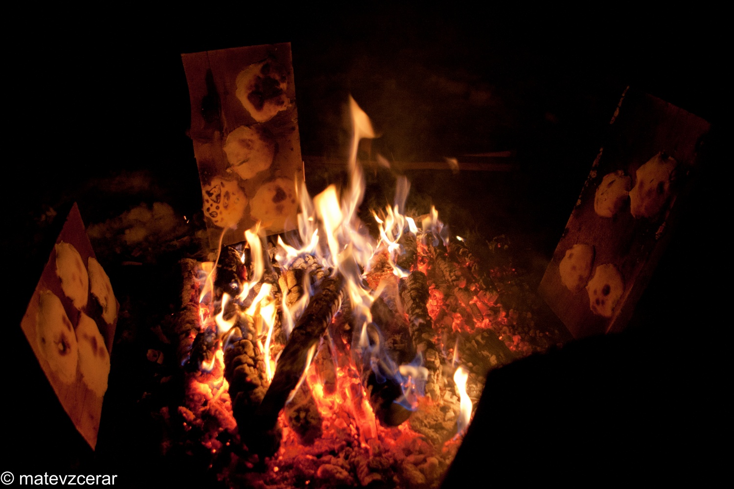 Voditelji ljubljanske regije smo se v preteklem vikendu zbrali na duhovnih vajah v Kočevskem rogu. Duhovni asistent Urban Lesjak je z zgodbami, nagovori, razlagami, izzivi in igrami vodil 15 skavtov prek pusta do posta.