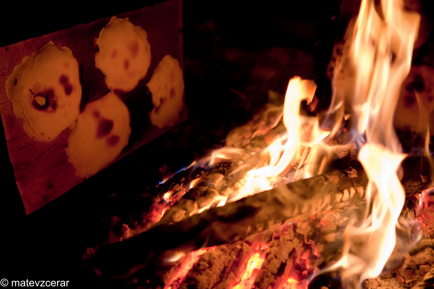 Voditelji ljubljanske regije smo se v preteklem vikendu zbrali na duhovnih vajah v Kočevskem rogu. Duhovni asistent Urban Lesjak je z zgodbami, nagovori, razlagami, izzivi in igrami vodil 15 skavtov prek pusta do posta.
