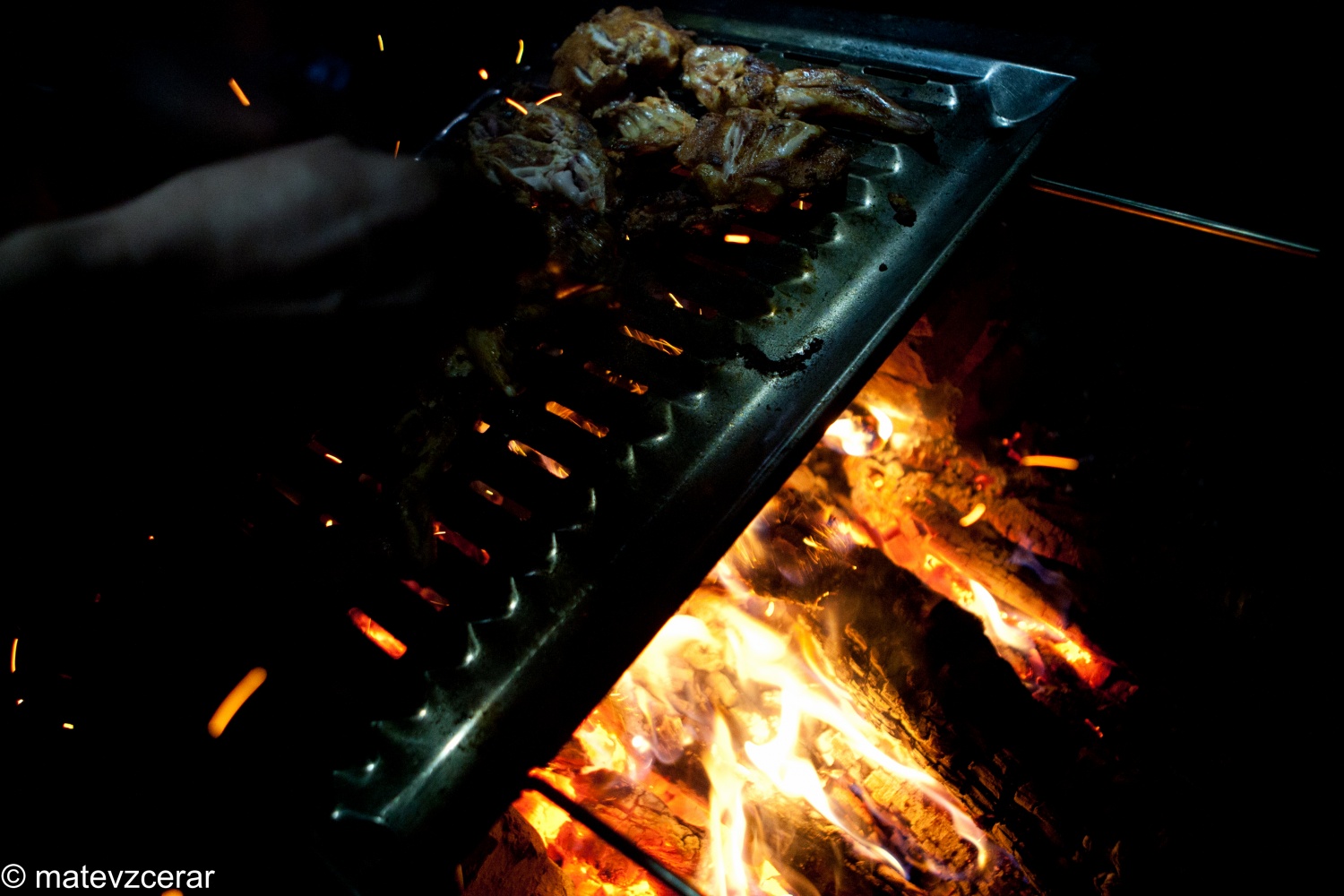 Voditelji ljubljanske regije smo se v preteklem vikendu zbrali na duhovnih vajah v Kočevskem rogu. Duhovni asistent Urban Lesjak je z zgodbami, nagovori, razlagami, izzivi in igrami vodil 15 skavtov prek pusta do posta.