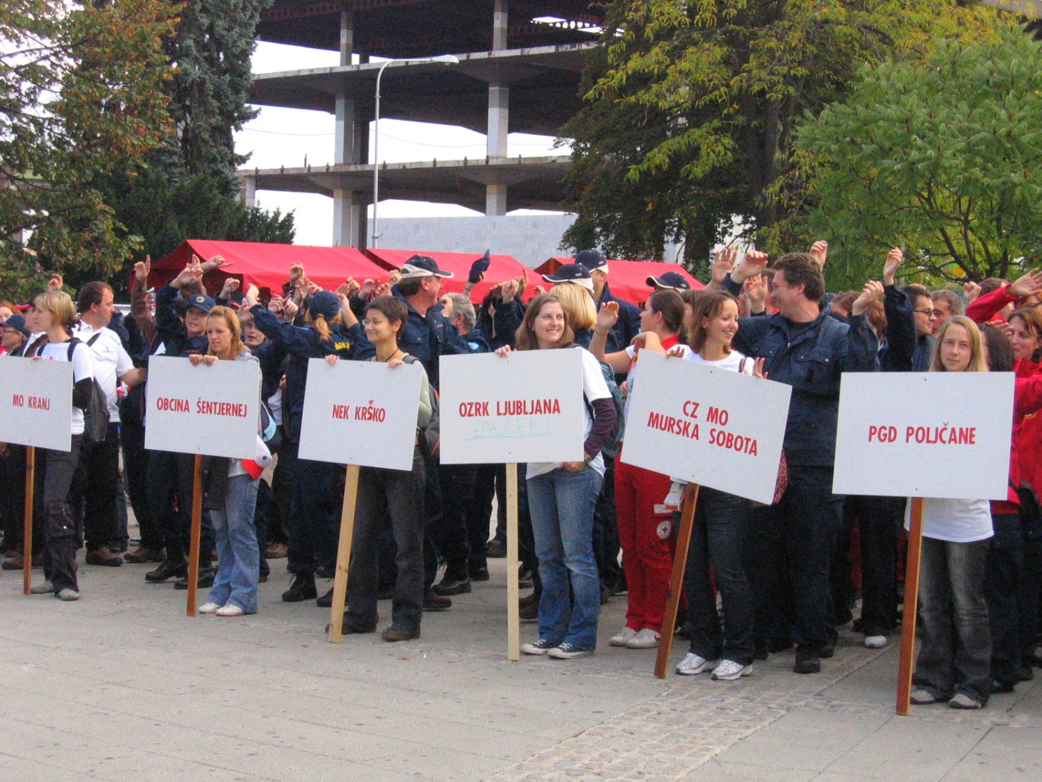 zaključna slovesnost in razglasitev rezultatov tekmovanja. zmaga je pripadla ekipi civilne zasčite iz Krškega