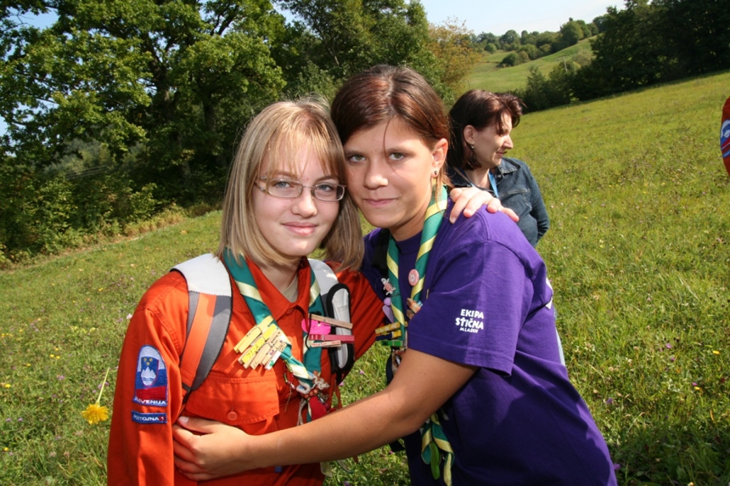 Najprej zvestim bralcem SkavtOPISa dolgujem uvodna opozorila (in opravičilo), če bo ta članek drugačne zgradbe kot ste ga vajeni. Vem, da imamo v ta namen primernejše besedilne vrste in temu ustrezne rubrike v medijih; priznam tudi, da so le-te na vidiku (da se v prihodnosti v njih izrazim), a tale vid-ik je, kljub temu da zrem v svet skozi povečevalna stekla, vseeno še precej zamegljen.