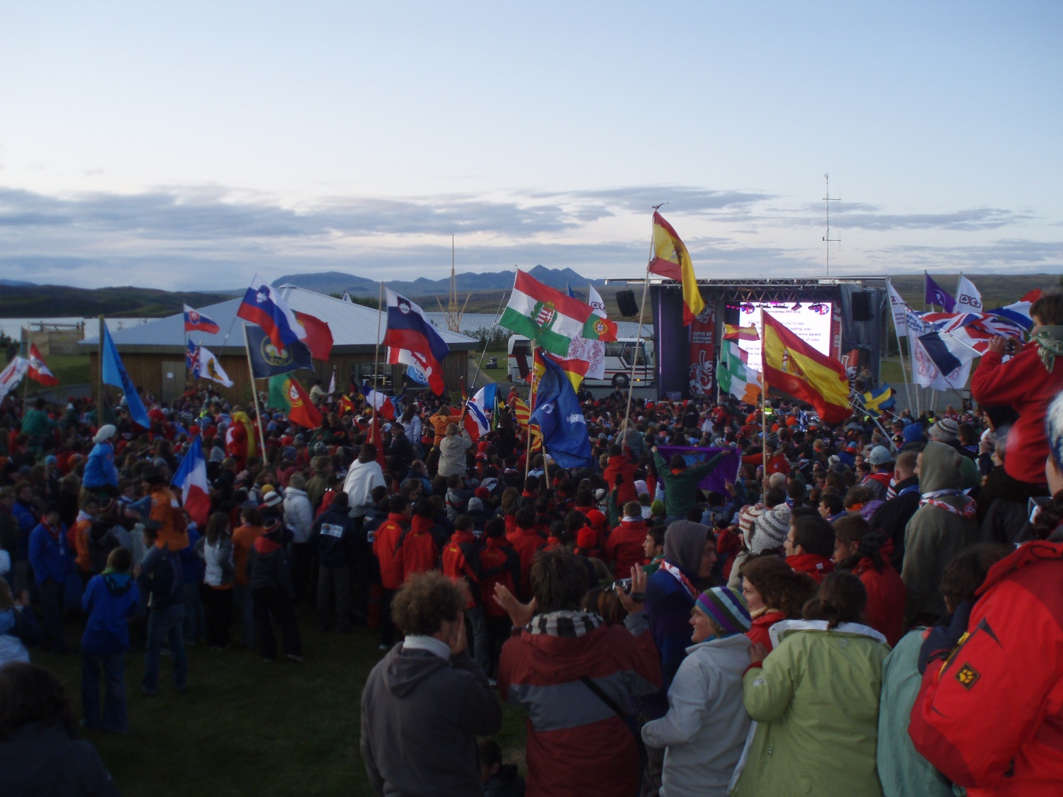 Čas hitro teče in že so tu prve informacije o evropskem taboru za popotnice in popotnike - Roverway 2012, ki bo tokrat potekal med 20. in 28. julijem 2012 na Finskem.Da pa lahko pričnemo s pripravami, se išče vodja odprave.