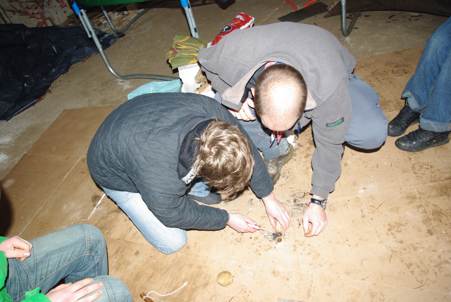 8. januarja je na Prežganju potekal Zagrizi - srečanje ljubljanske regije.
Na srečanju smo se voditelji spomnili na slovensko besedo in običaje.
Dopoldne smo se na delavnicah učili različnih spretnosti (dražgoški kruhki, pritrkavanje, družabne igre, ognji).
Sledilo je kosilo - čisto ta pravi golaž.
Po kosilu smo spoznavali različna narečja in jih predstavili s pesmijo in narečnimi besedami.
Zaključili pa smo z nekaj družabnimi kmečkimi igrami.
Lep dan je bil.
