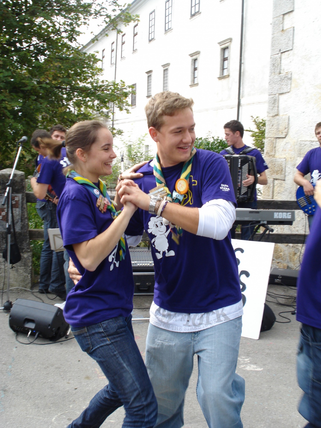 na ulici je bilo veselo