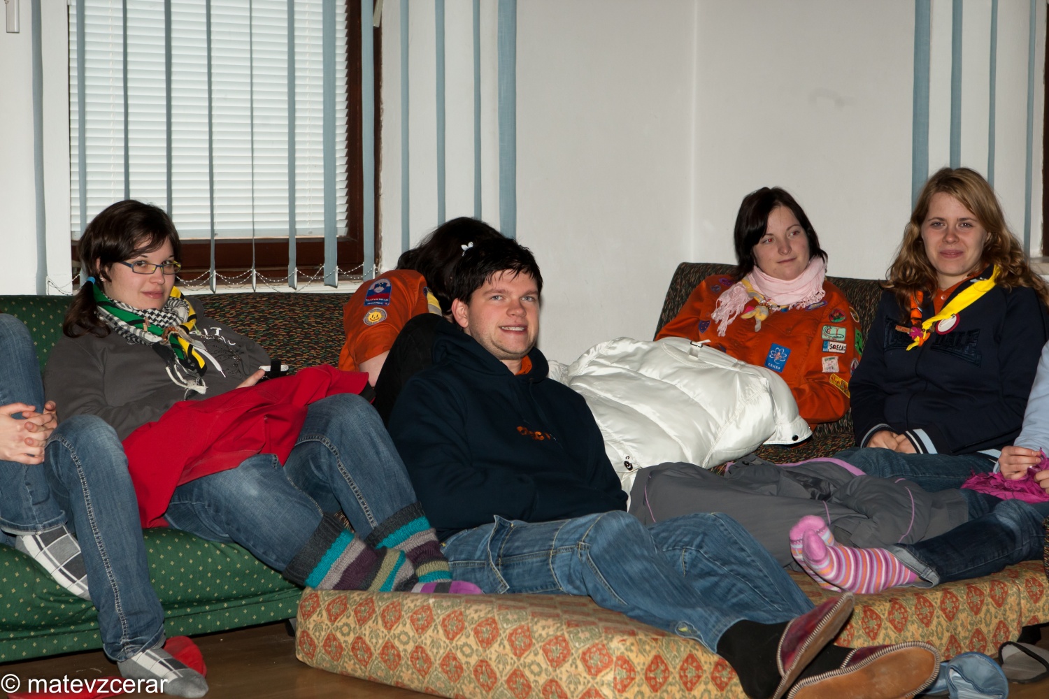 8. januarja je na Prežganju potekal Zagrizi - srečanje ljubljanske regije.
Na srečanju smo se voditelji spomnili na slovensko besedo in običaje.
Dopoldne smo se na delavnicah učili različnih spretnosti (dražgoški kruhki, pritrkavanje, družabne igre, ognji).
Sledilo je kosilo - čisto ta pravi golaž.
Po kosilu smo spoznavali različna narečja in jih predstavili s pesmijo in narečnimi besedami.
Zaključili pa smo z nekaj družabnimi kmečkimi igrami.
Lep dan je bil.