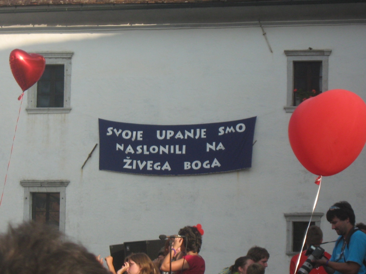 V soboto, 19.9., se je v Stični spet dogajalo. Okoli 7000 src mladih in mladih po duši, je cel dan uživalo v še boljši, še bolj razgibani in vsebinsko še bolj polni Stični 2009.