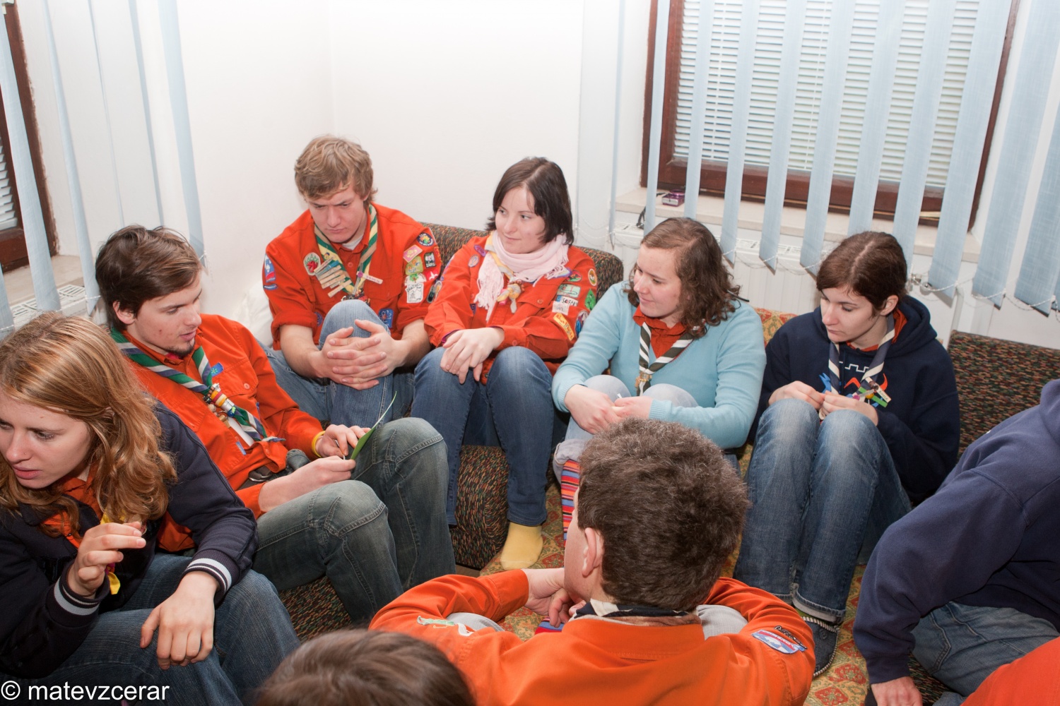 8. januarja je na Prežganju potekal Zagrizi - srečanje ljubljanske regije.
Na srečanju smo se voditelji spomnili na slovensko besedo in običaje.
Dopoldne smo se na delavnicah učili različnih spretnosti (dražgoški kruhki, pritrkavanje, družabne igre, ognji).
Sledilo je kosilo - čisto ta pravi golaž.
Po kosilu smo spoznavali različna narečja in jih predstavili s pesmijo in narečnimi besedami.
Zaključili pa smo z nekaj družabnimi kmečkimi igrami.
Lep dan je bil.