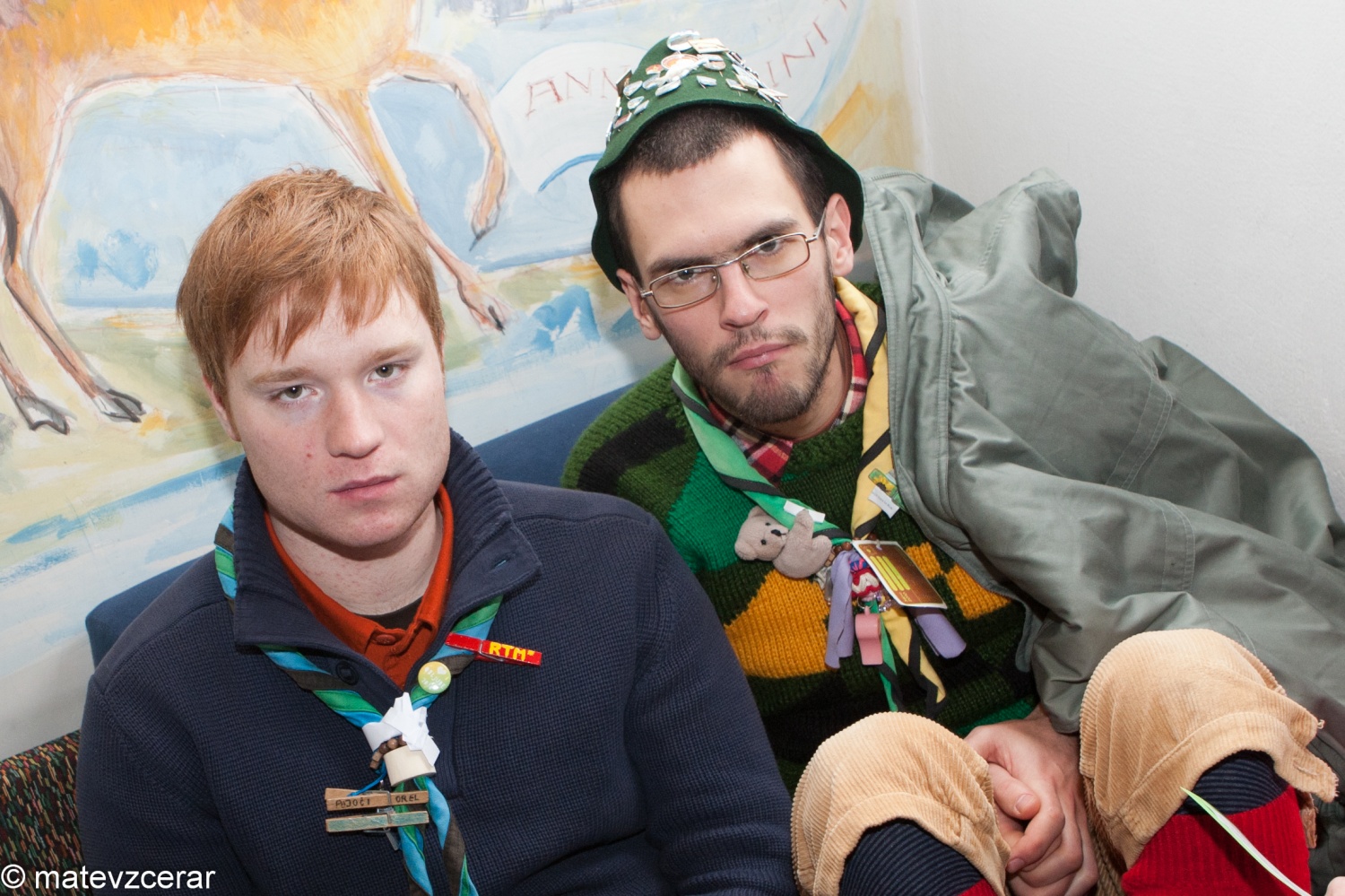 8. januarja je na Prežganju potekal Zagrizi - srečanje ljubljanske regije.
Na srečanju smo se voditelji spomnili na slovensko besedo in običaje.
Dopoldne smo se na delavnicah učili različnih spretnosti (dražgoški kruhki, pritrkavanje, družabne igre, ognji).
Sledilo je kosilo - čisto ta pravi golaž.
Po kosilu smo spoznavali različna narečja in jih predstavili s pesmijo in narečnimi besedami.
Zaključili pa smo z nekaj družabnimi kmečkimi igrami.
Lep dan je bil.