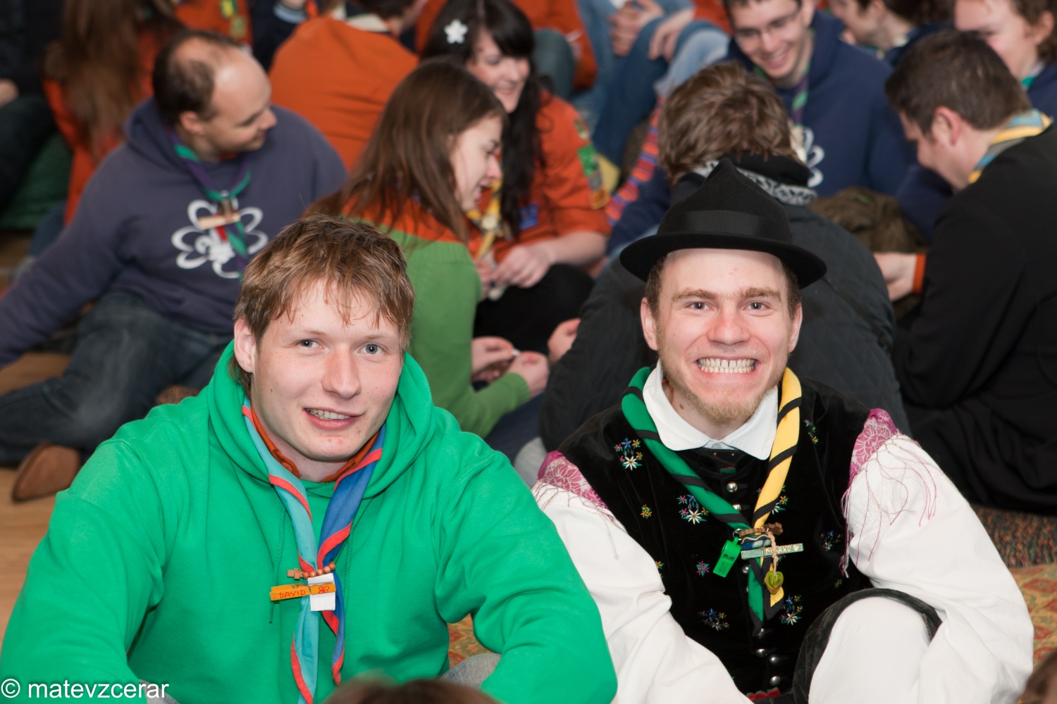 8. januarja je na Prežganju potekal Zagrizi - srečanje ljubljanske regije.
Na srečanju smo se voditelji spomnili na slovensko besedo in običaje.
Dopoldne smo se na delavnicah učili različnih spretnosti (dražgoški kruhki, pritrkavanje, družabne igre, ognji).
Sledilo je kosilo - čisto ta pravi golaž.
Po kosilu smo spoznavali različna narečja in jih predstavili s pesmijo in narečnimi besedami.
Zaključili pa smo z nekaj družabnimi kmečkimi igrami.
Lep dan je bil.