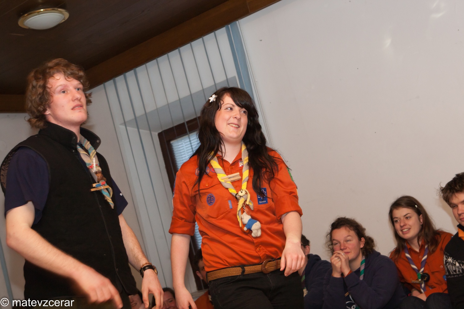 8. januarja je na Prežganju potekal Zagrizi - srečanje ljubljanske regije.
Na srečanju smo se voditelji spomnili na slovensko besedo in običaje.
Dopoldne smo se na delavnicah učili različnih spretnosti (dražgoški kruhki, pritrkavanje, družabne igre, ognji).
Sledilo je kosilo - čisto ta pravi golaž.
Po kosilu smo spoznavali različna narečja in jih predstavili s pesmijo in narečnimi besedami.
Zaključili pa smo z nekaj družabnimi kmečkimi igrami.
Lep dan je bil.