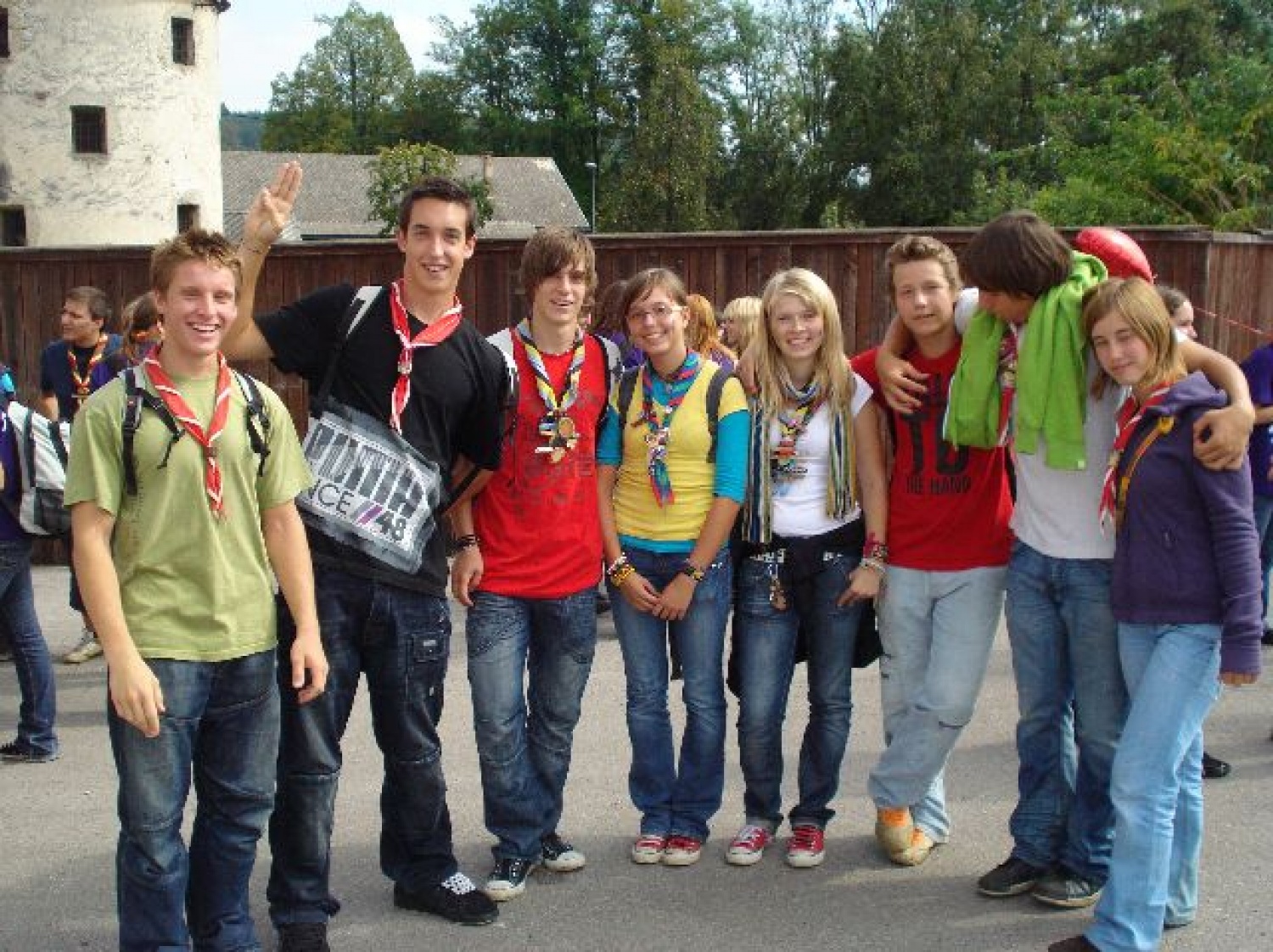 V soboto, 19.9., se je v Stični spet dogajalo. Okoli 7000 src mladih in mladih po duši, je cel dan uživalo v še boljši, še bolj razgibani in vsebinsko še bolj polni Stični 2009.