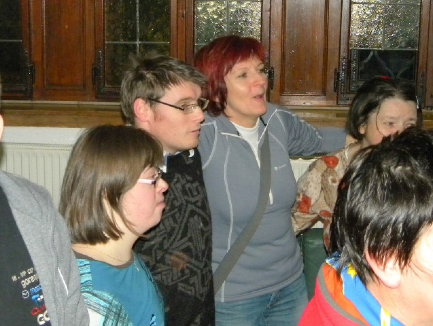 Letošnja poslanica nas je simbolno še posebej nagovorila. Nagovarjala nas je k temu, da prižigamo lučke kar v svojem vse preveč krat hladnem srcu; da prižgemo lučke upanja, vere, ljubezni in veselja. In da seveda te drobne lučke prinašamo med ljudi, da začutijo to drobceno svetlobo in toplino, ter jo tudi oni delijo dalje.