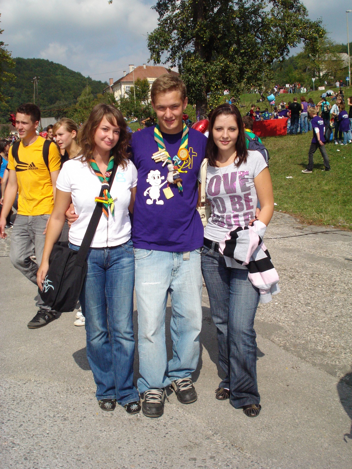 V soboto, 19.9., se je v Stični spet dogajalo. Okoli 7000 src mladih in mladih po duši, je cel dan uživalo v še boljši, še bolj razgibani in vsebinsko še bolj polni Stični 2009.