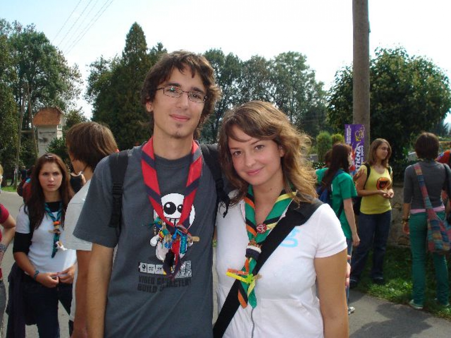 V soboto, 19.9., se je v Stični spet dogajalo. Okoli 7000 src mladih in mladih po duši, je cel dan uživalo v še boljši, še bolj razgibani in vsebinsko še bolj polni Stični 2009.