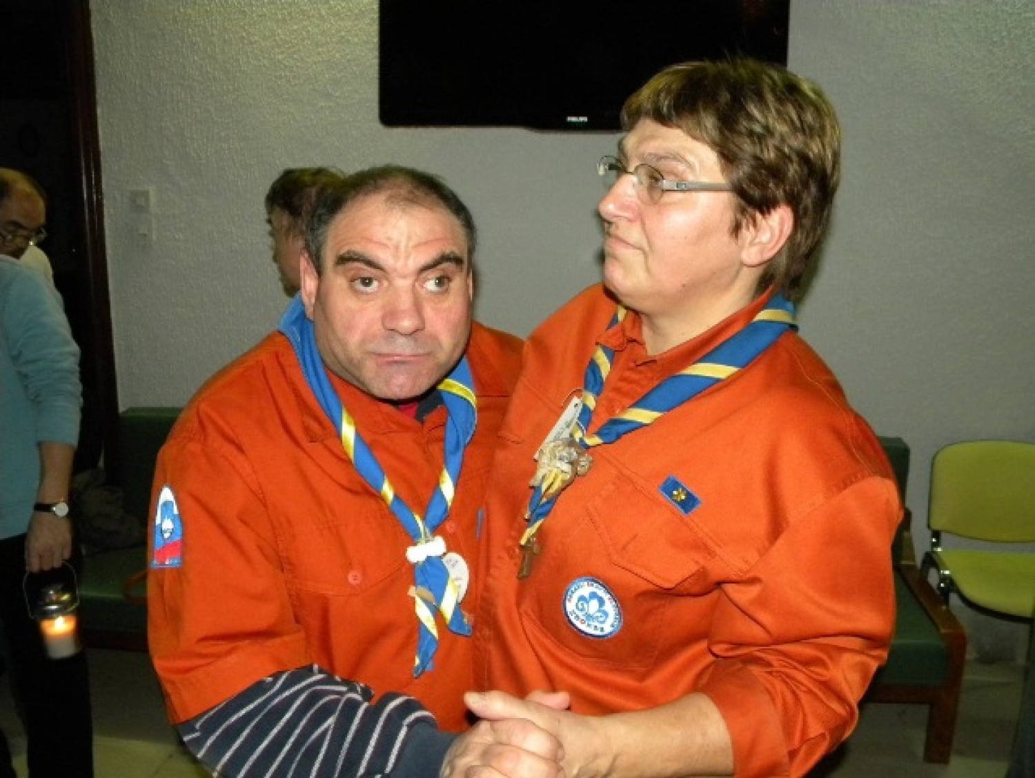 Letošnja poslanica nas je simbolno še posebej nagovorila. Nagovarjala nas je k temu, da prižigamo lučke kar v svojem vse preveč krat hladnem srcu; da prižgemo lučke upanja, vere, ljubezni in veselja. In da seveda te drobne lučke prinašamo med ljudi, da začutijo to drobceno svetlobo in toplino, ter jo tudi oni delijo dalje.