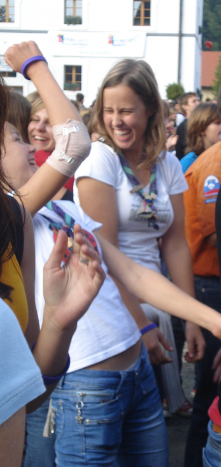 V soboto, 19.9., se je v Stični spet dogajalo. Okoli 7000 src mladih in mladih po duši, je cel dan uživalo v še boljši, še bolj razgibani in vsebinsko še bolj polni Stični 2009.