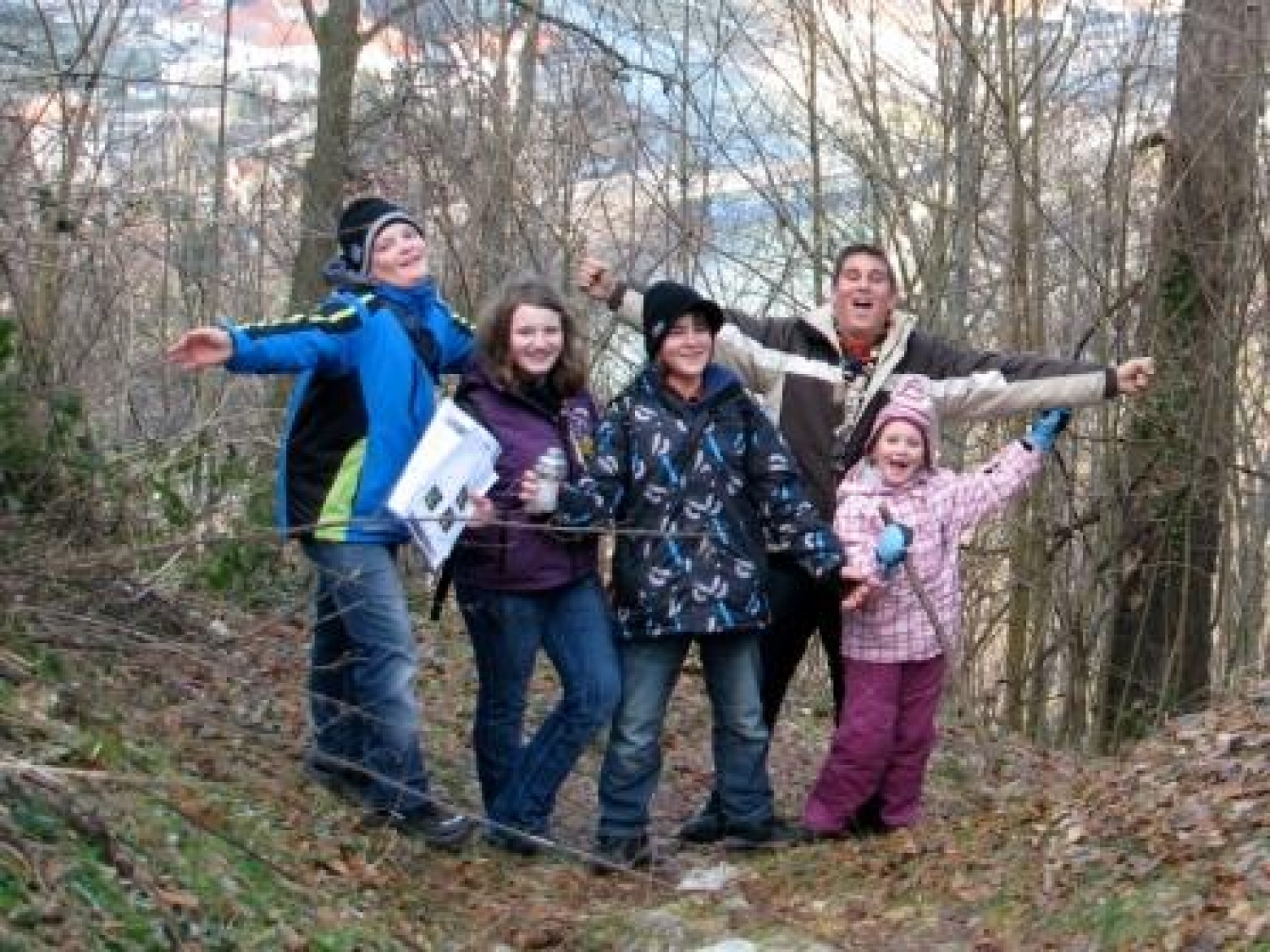 Ena izmed skupin tik pred koncem izziva Zate imam Luč