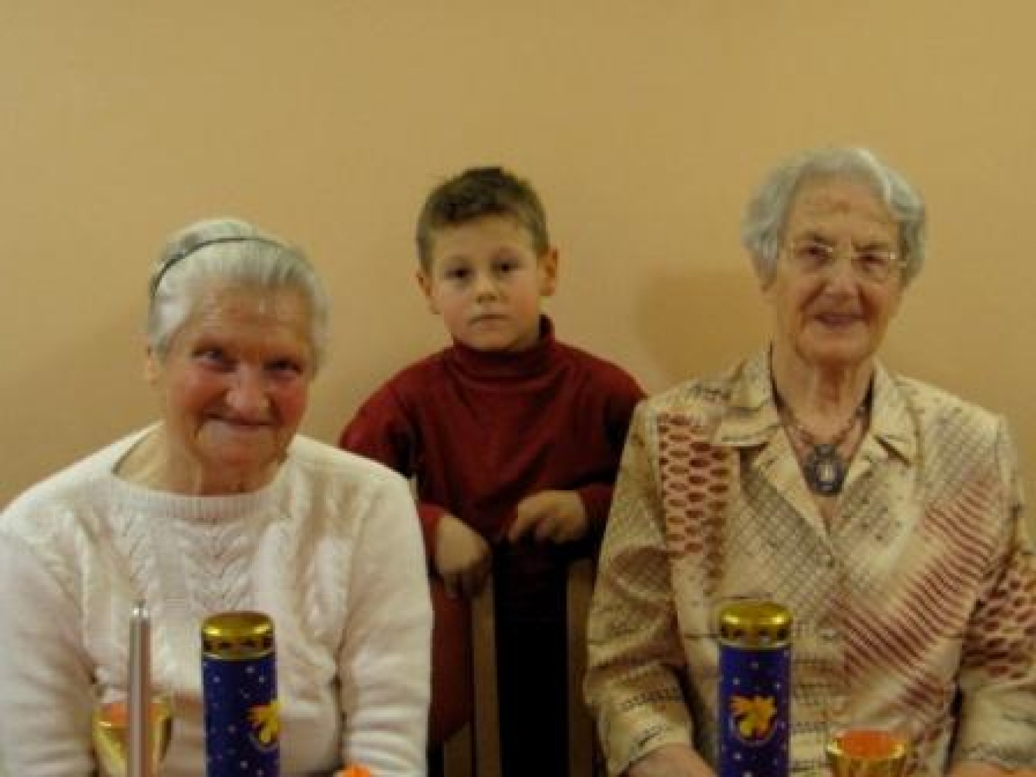 Luč miru iu Betlehema združuje generacije