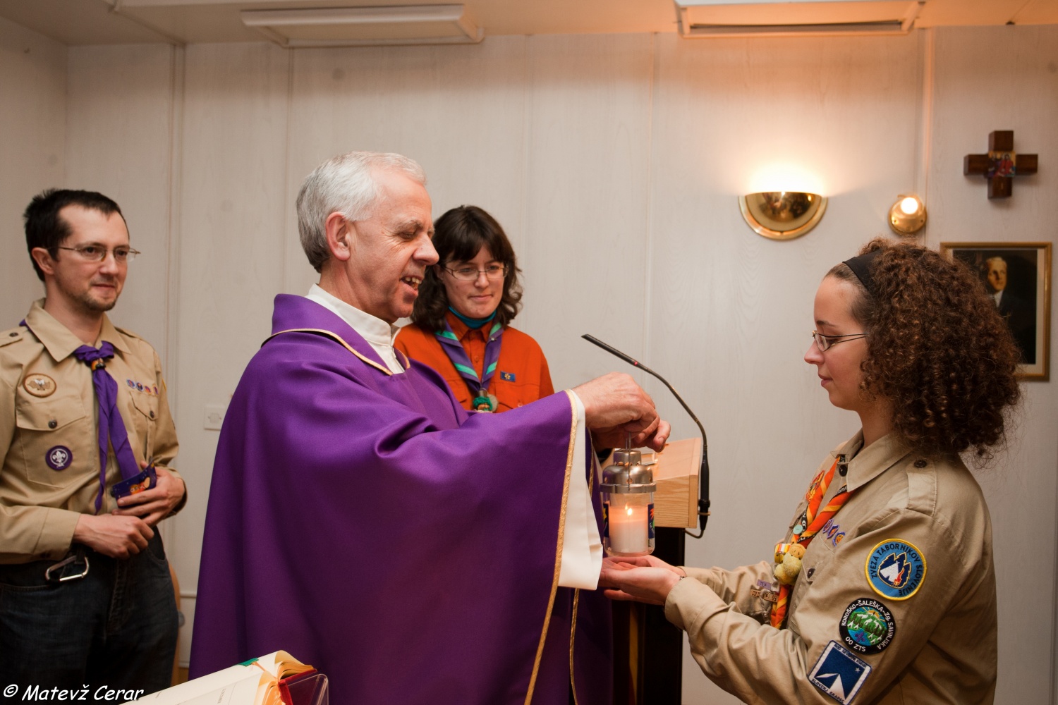 Uradni sprejemi luči miru iz Betlehema, ki so se vrstili od prihoda Luči v Slovenijo, so se zaključili z mašo v kapeli Kliničnega centra.
